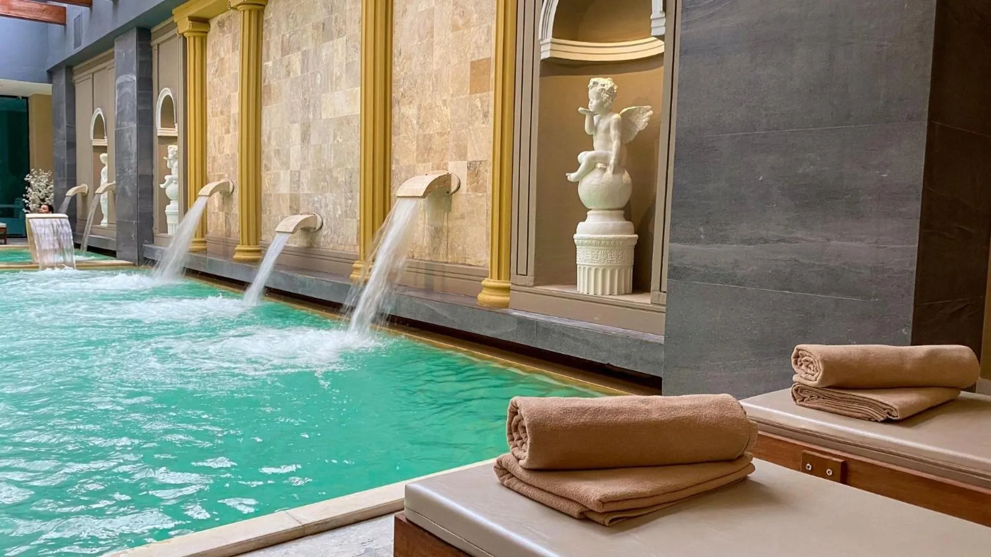 Hot Tub in Seven For Life Thermal Hotel