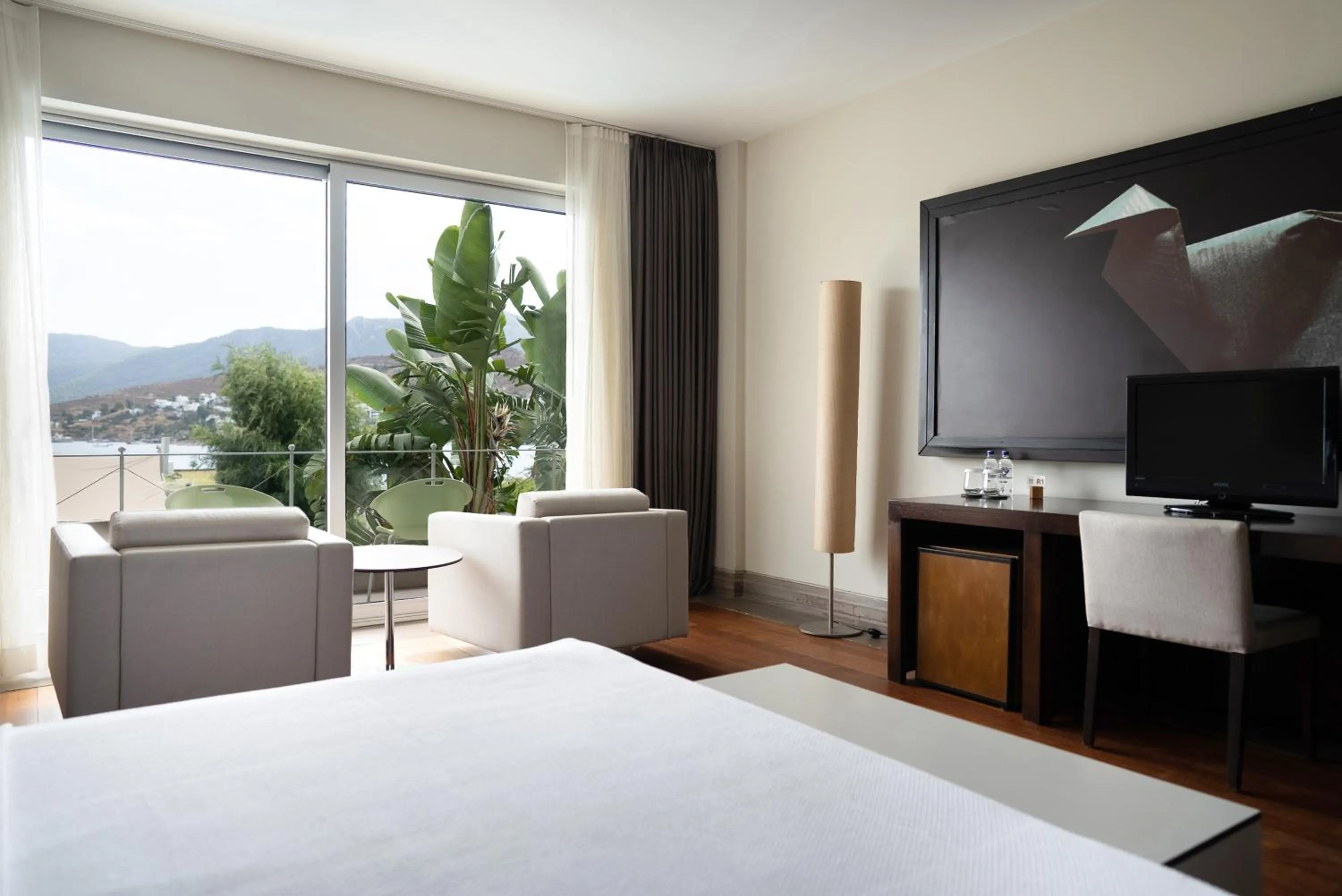 View (from property/room), Bed in No81 Hotel