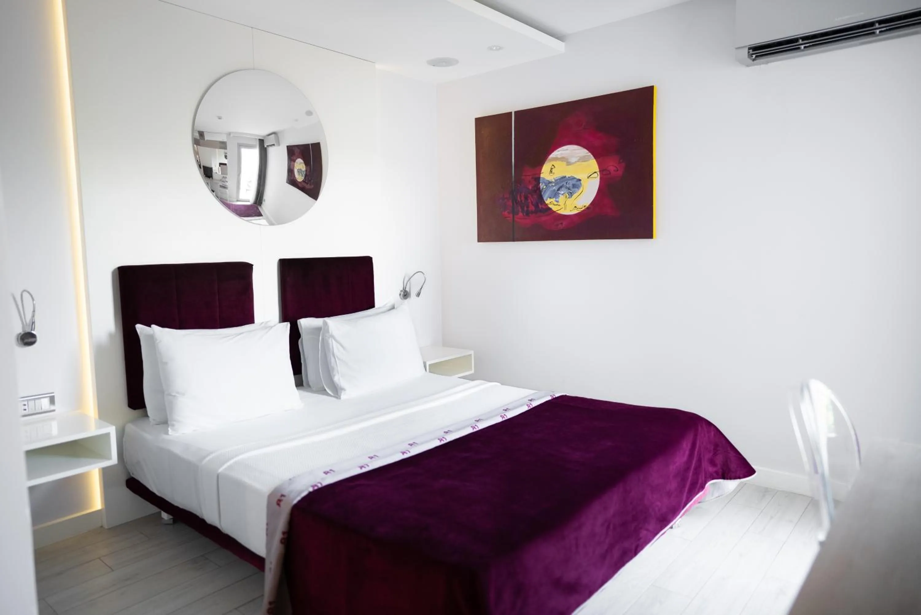 Photo of the whole room, Bed in No81 Hotel