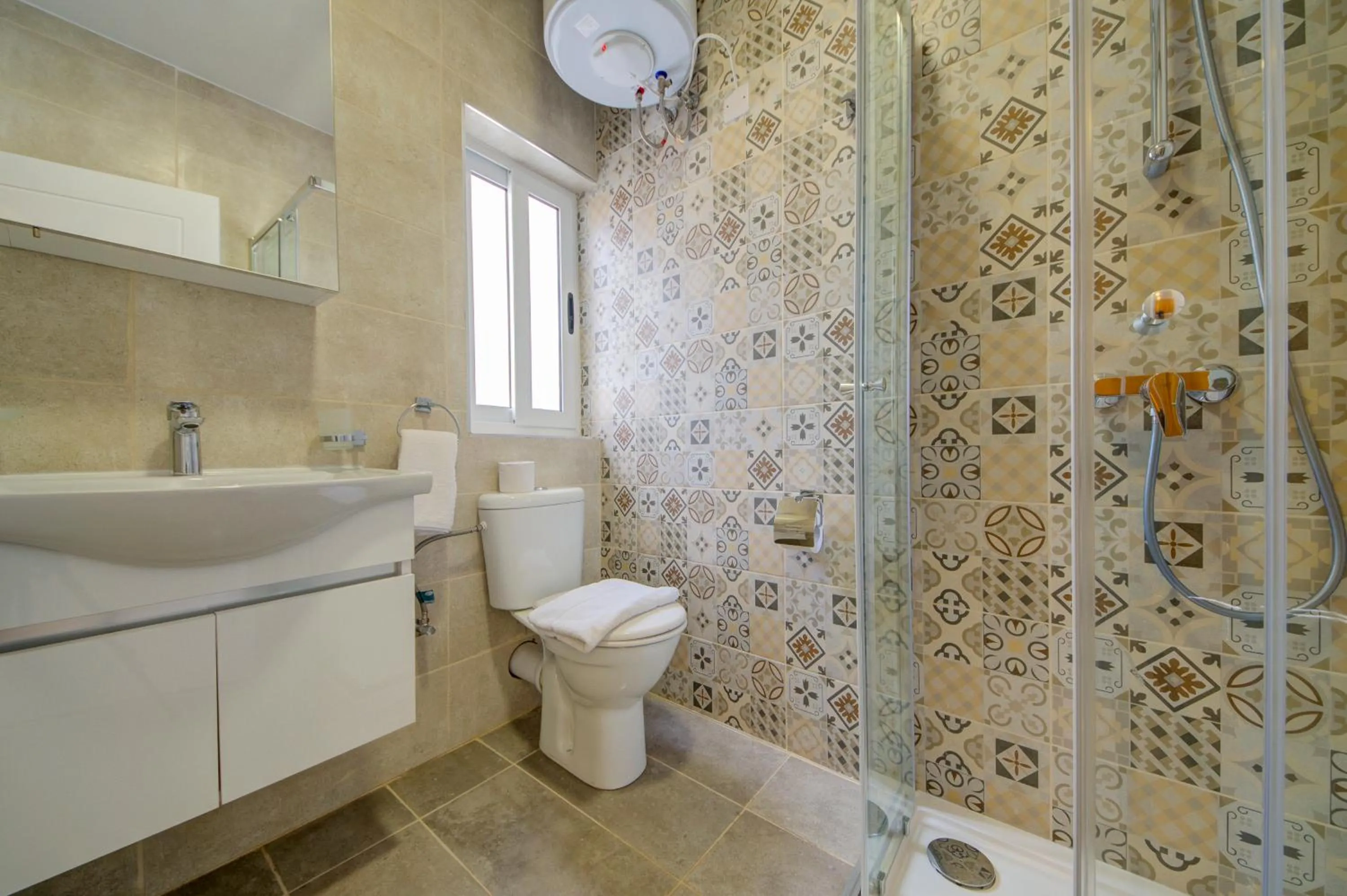 Shower in Marina Suites & apartments - Self catering - by Tritoni hotels
