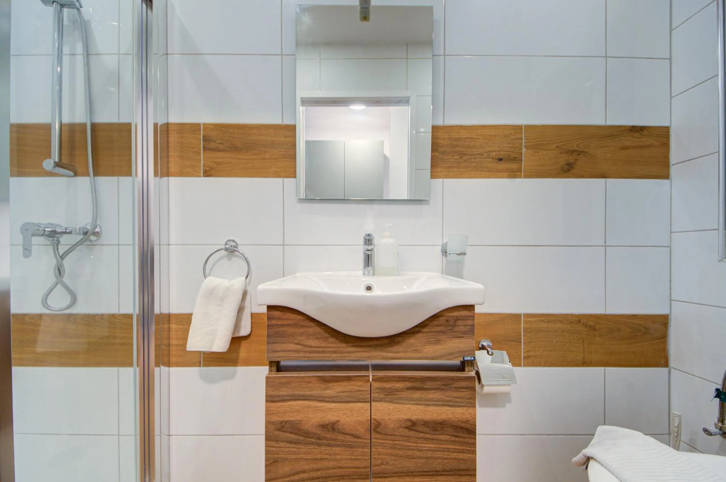 Shower in Marina Suites & apartments - Self catering - by Tritoni hotels