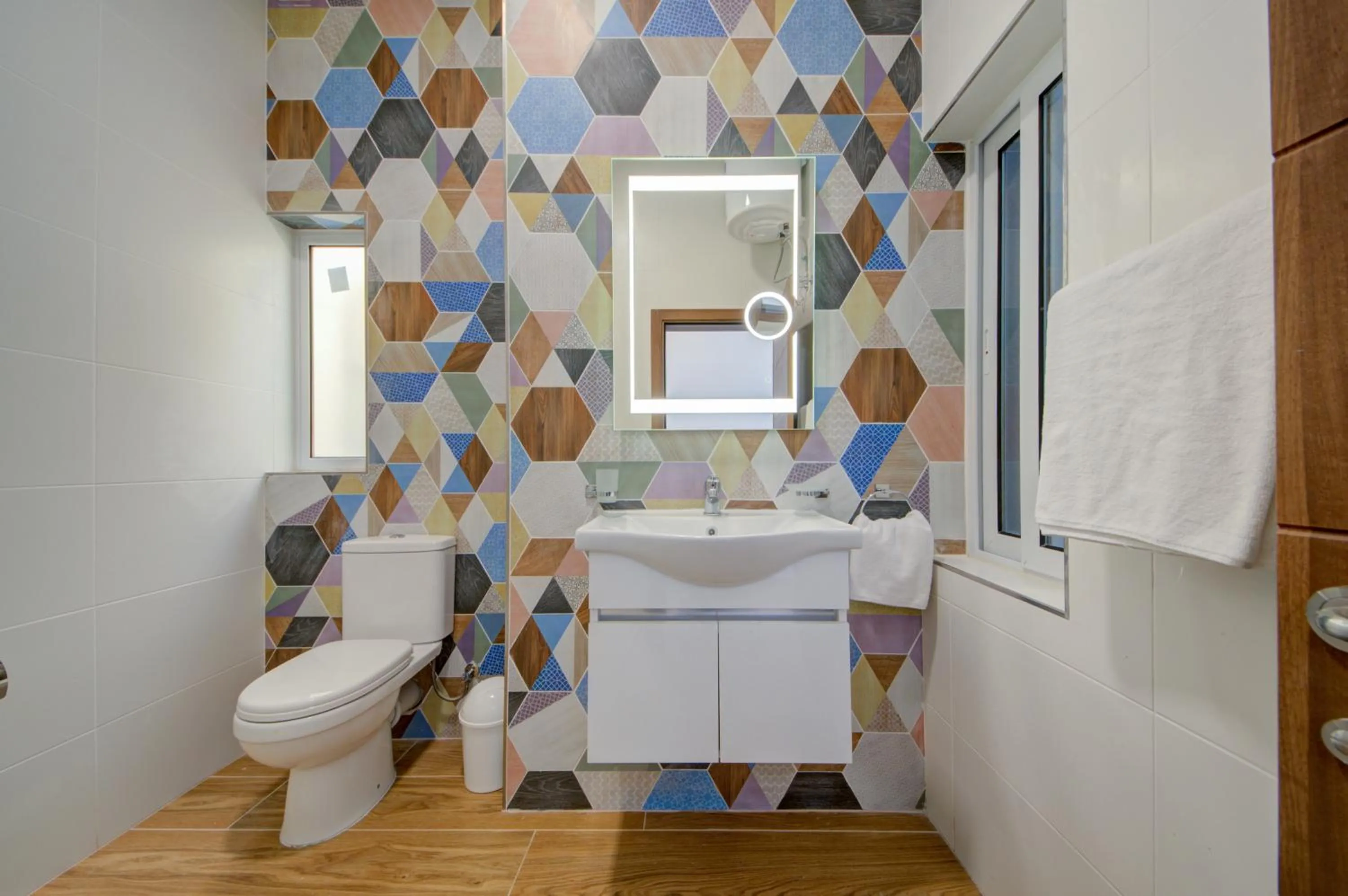 Toilet in Marina Suites & apartments - Self catering - by Tritoni hotels