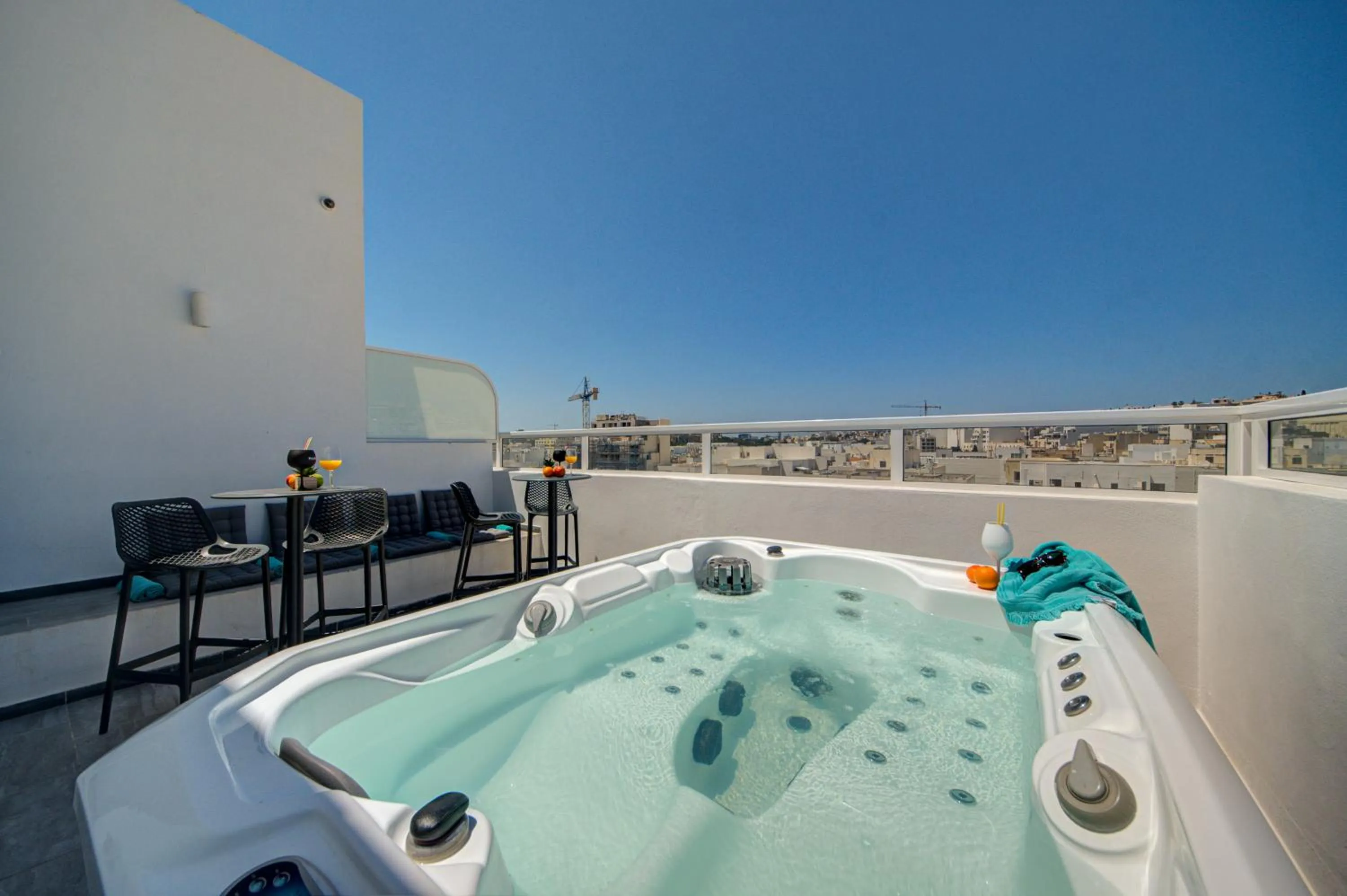 Hot Tub in Marina Suites & apartments - Self catering - by Tritoni hotels