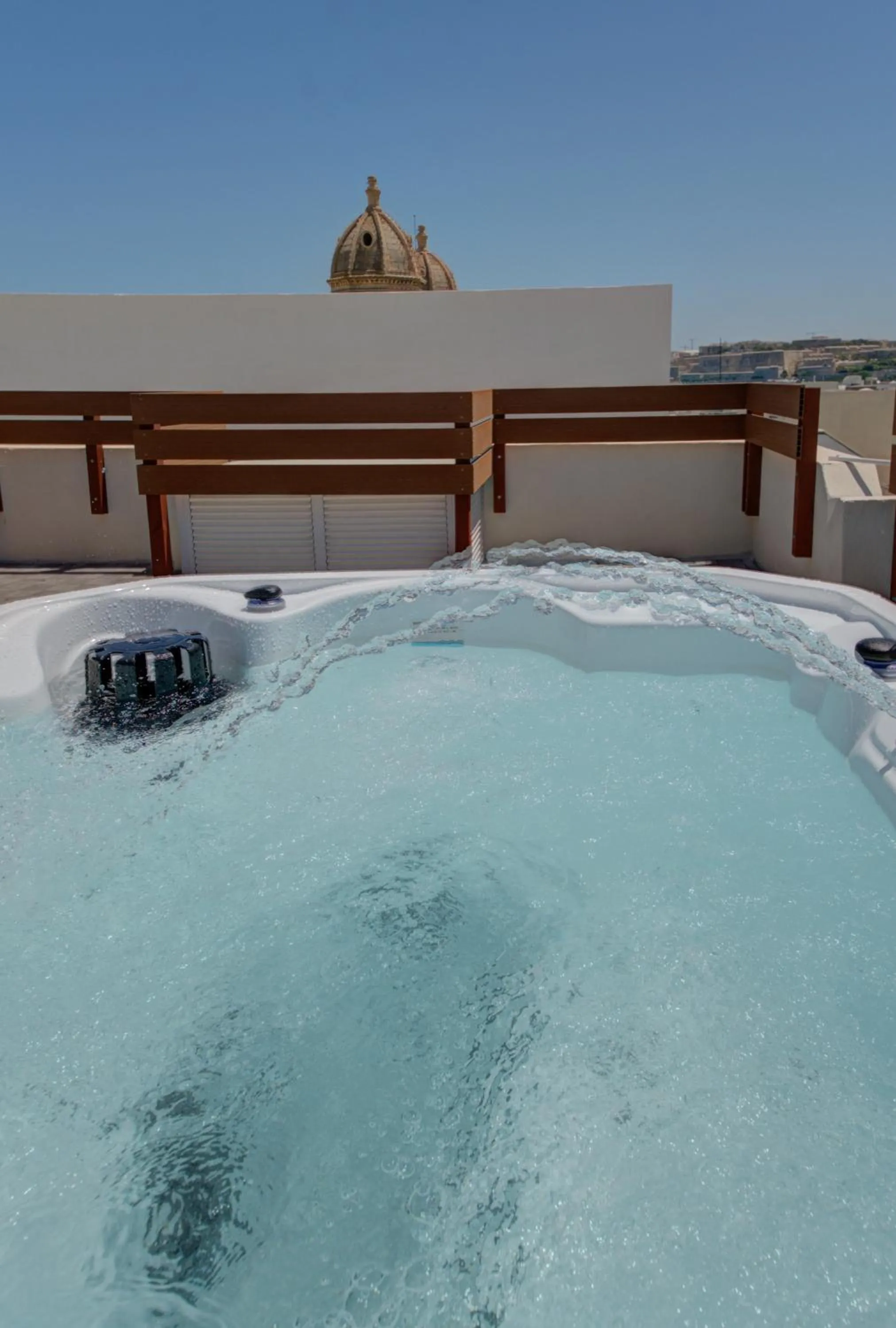Hot Tub in Marina Suites & apartments - Self catering - by Tritoni hotels