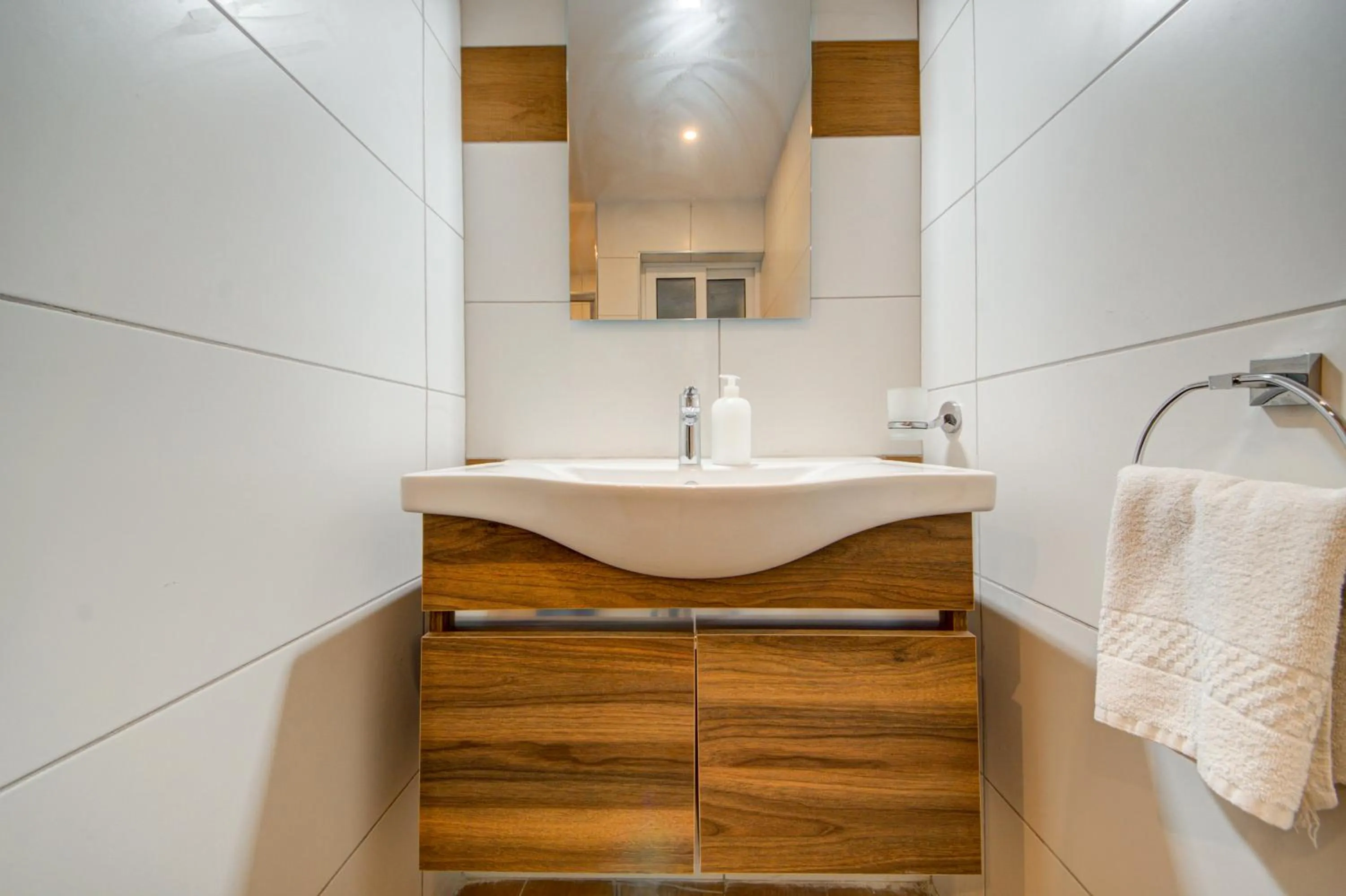 Bathroom in Marina Suites & apartments - Self catering - by Tritoni hotels