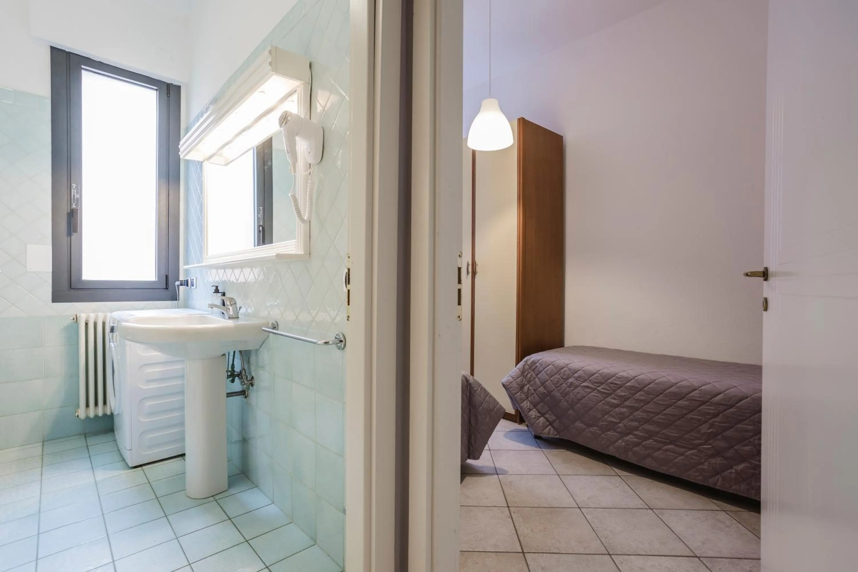 Bathroom, Bed in Residence 9 Line