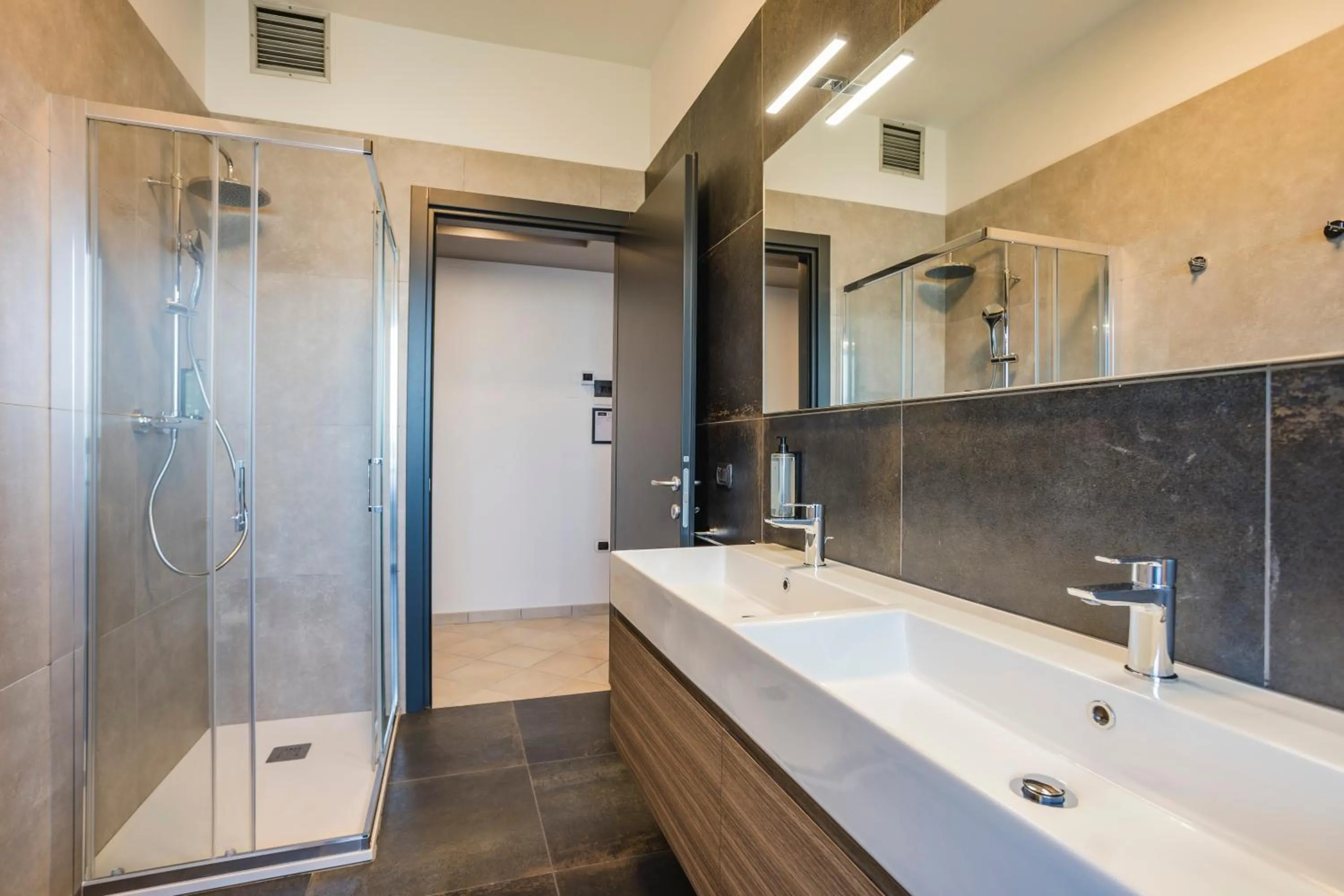 Shower in Residence 9 Line