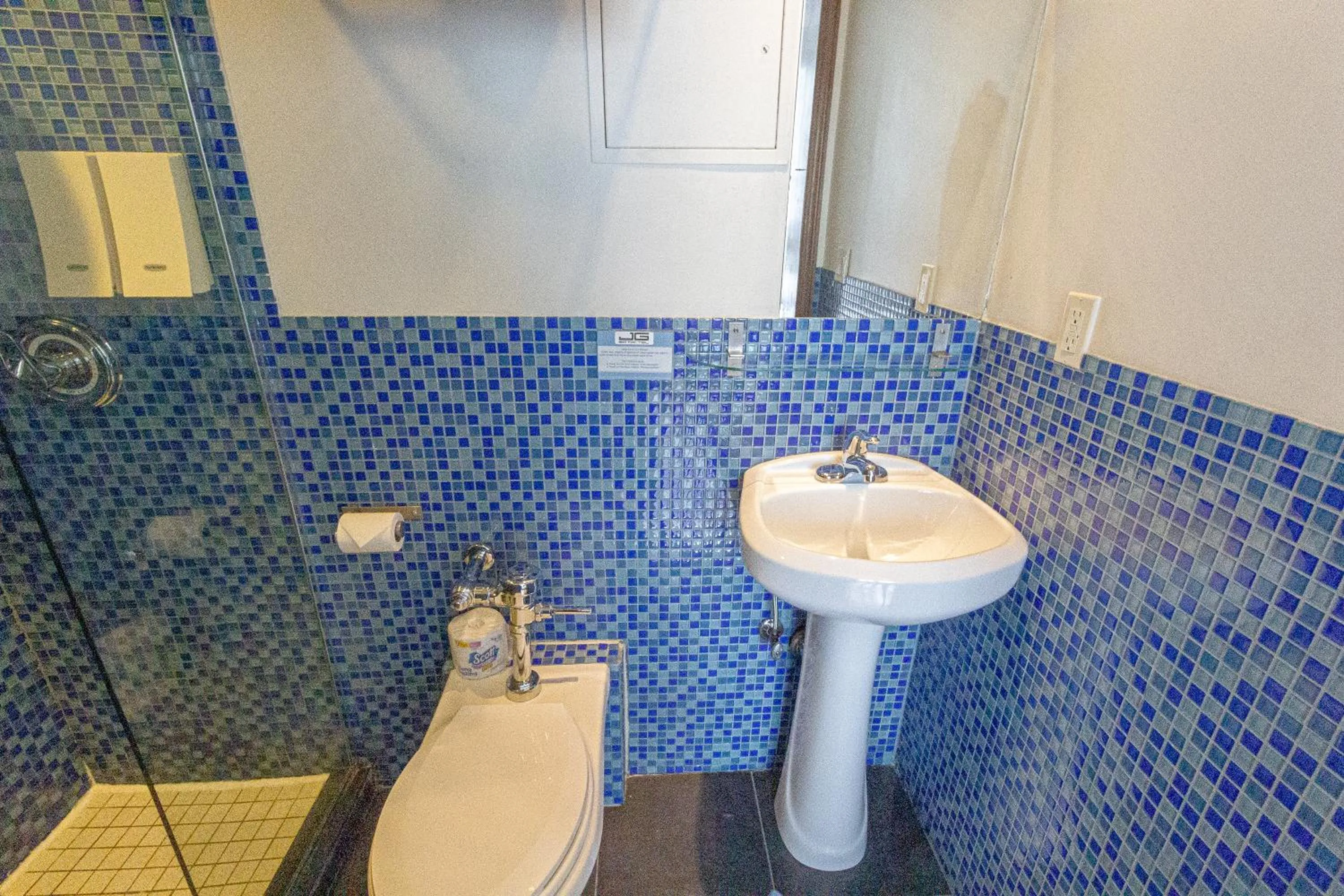 Bathroom in JG Sohotel