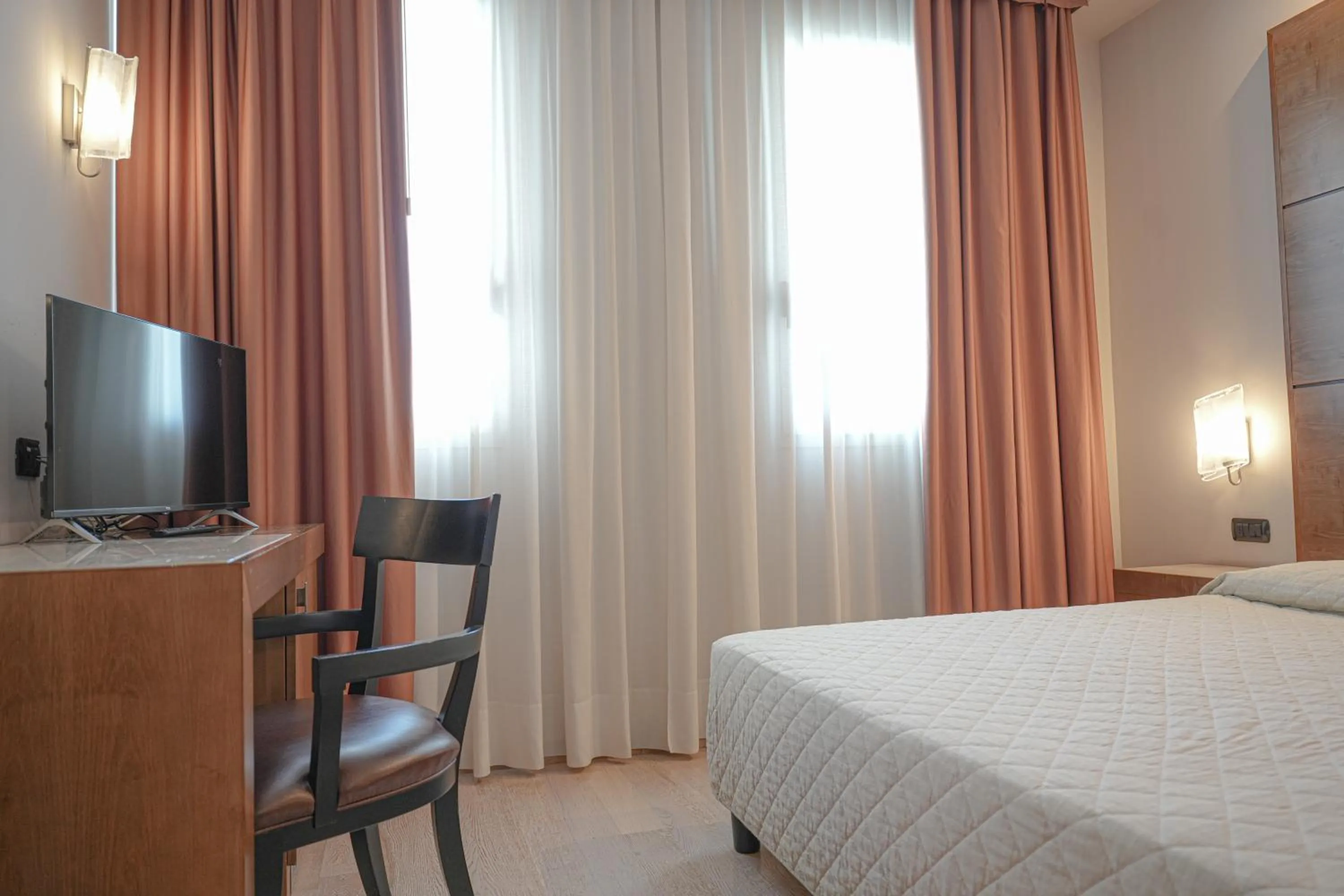 TV and multimedia, Bed in Hotel Europa