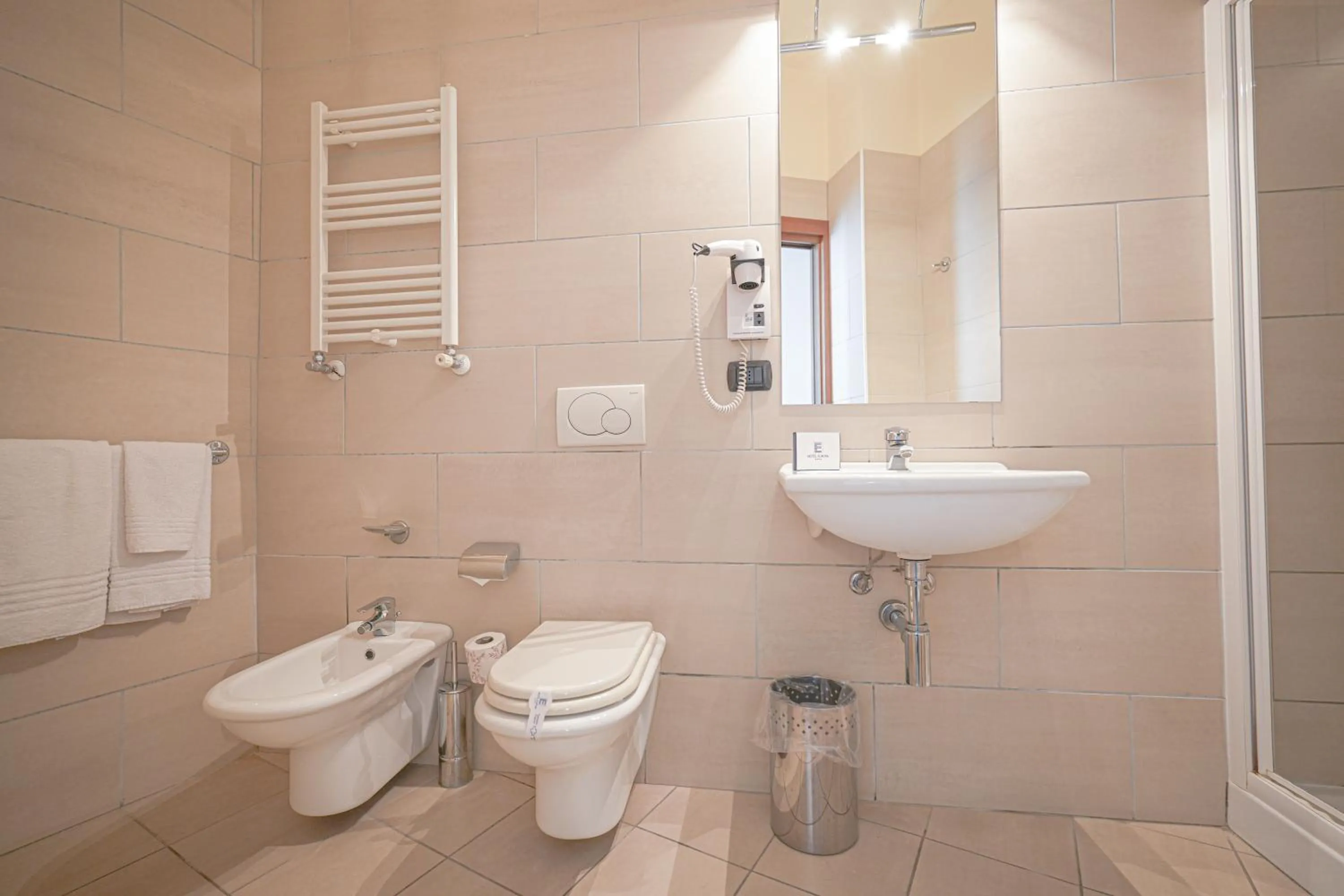 Shower in Hotel Europa