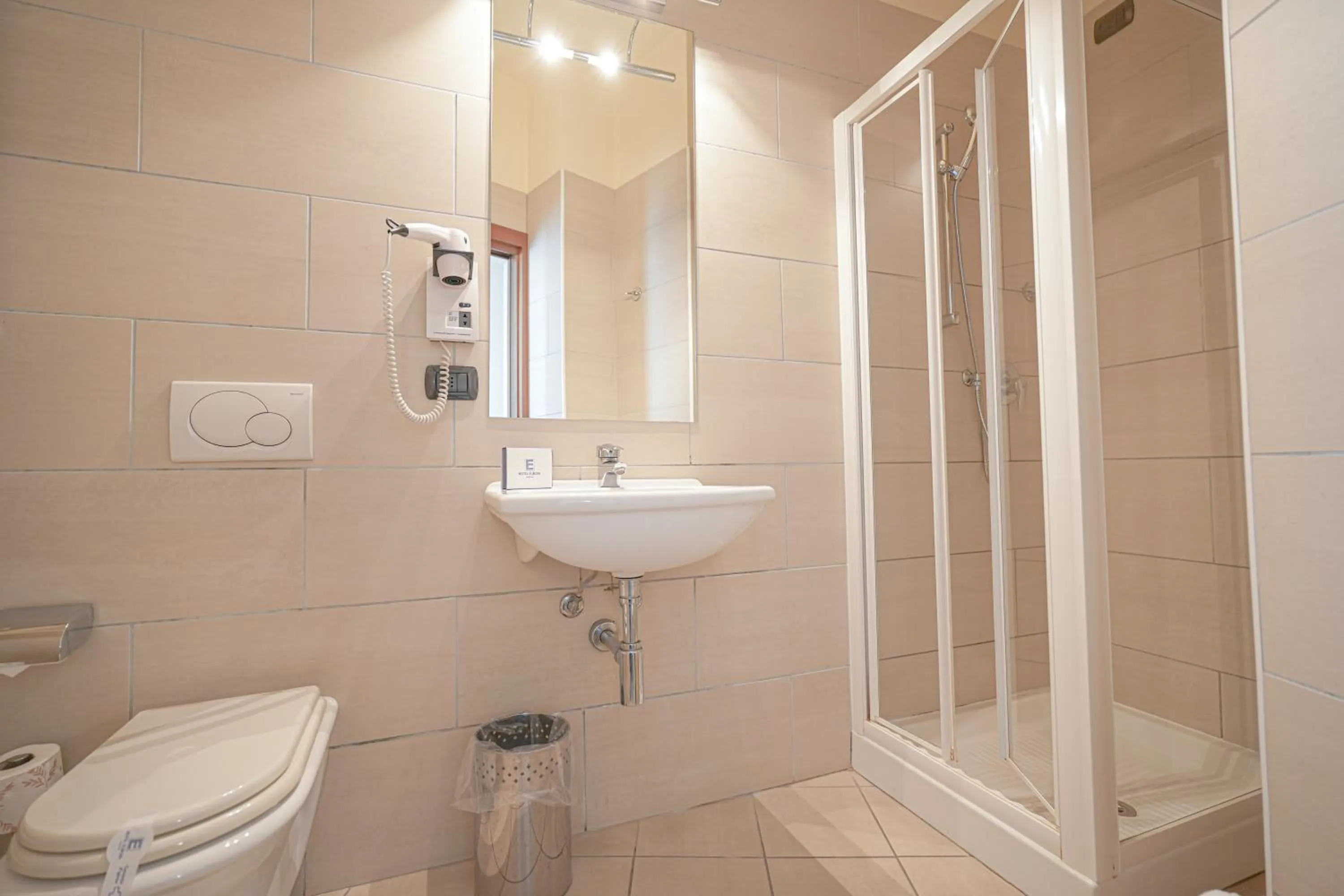 Shower in Hotel Europa