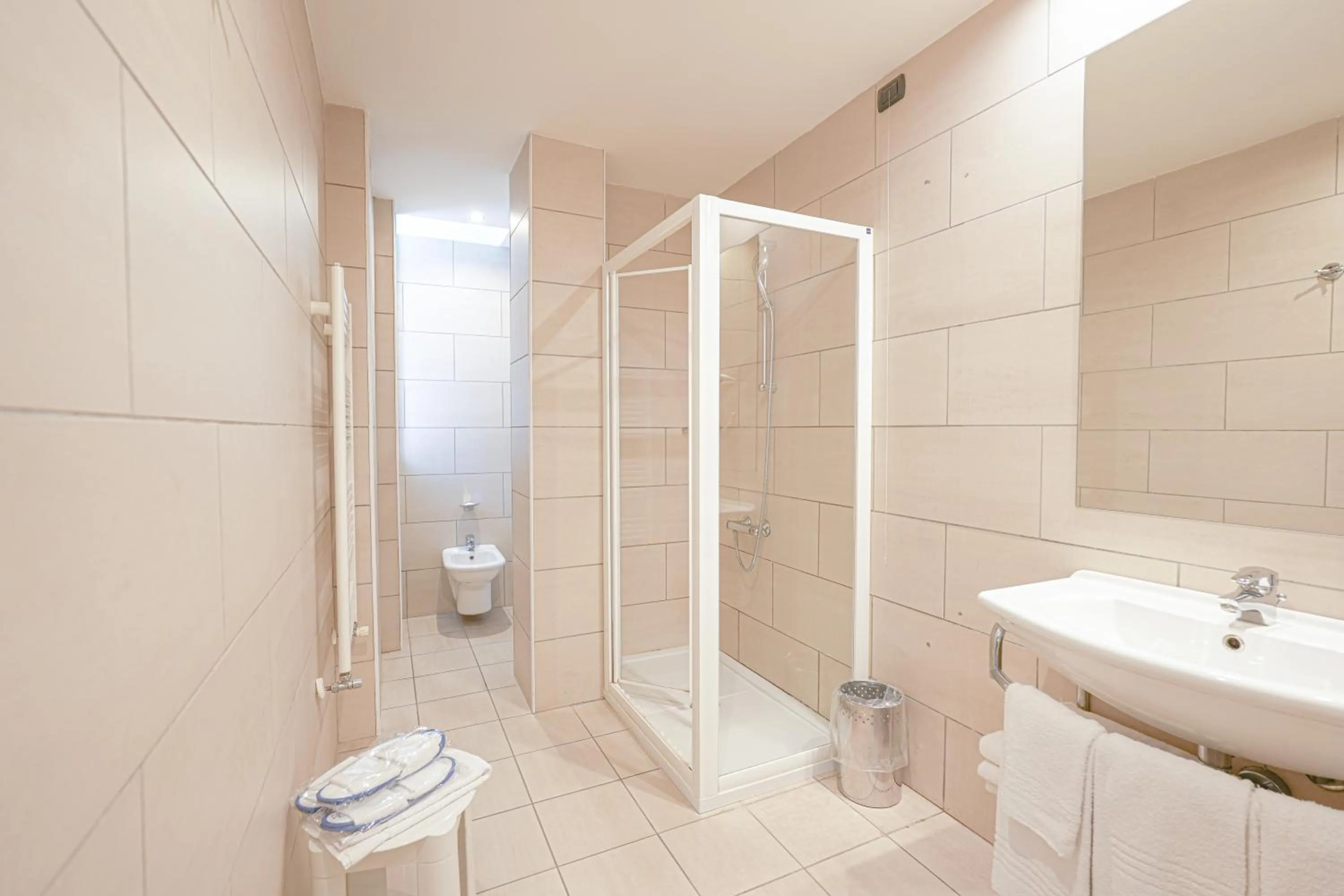 Shower in Hotel Europa