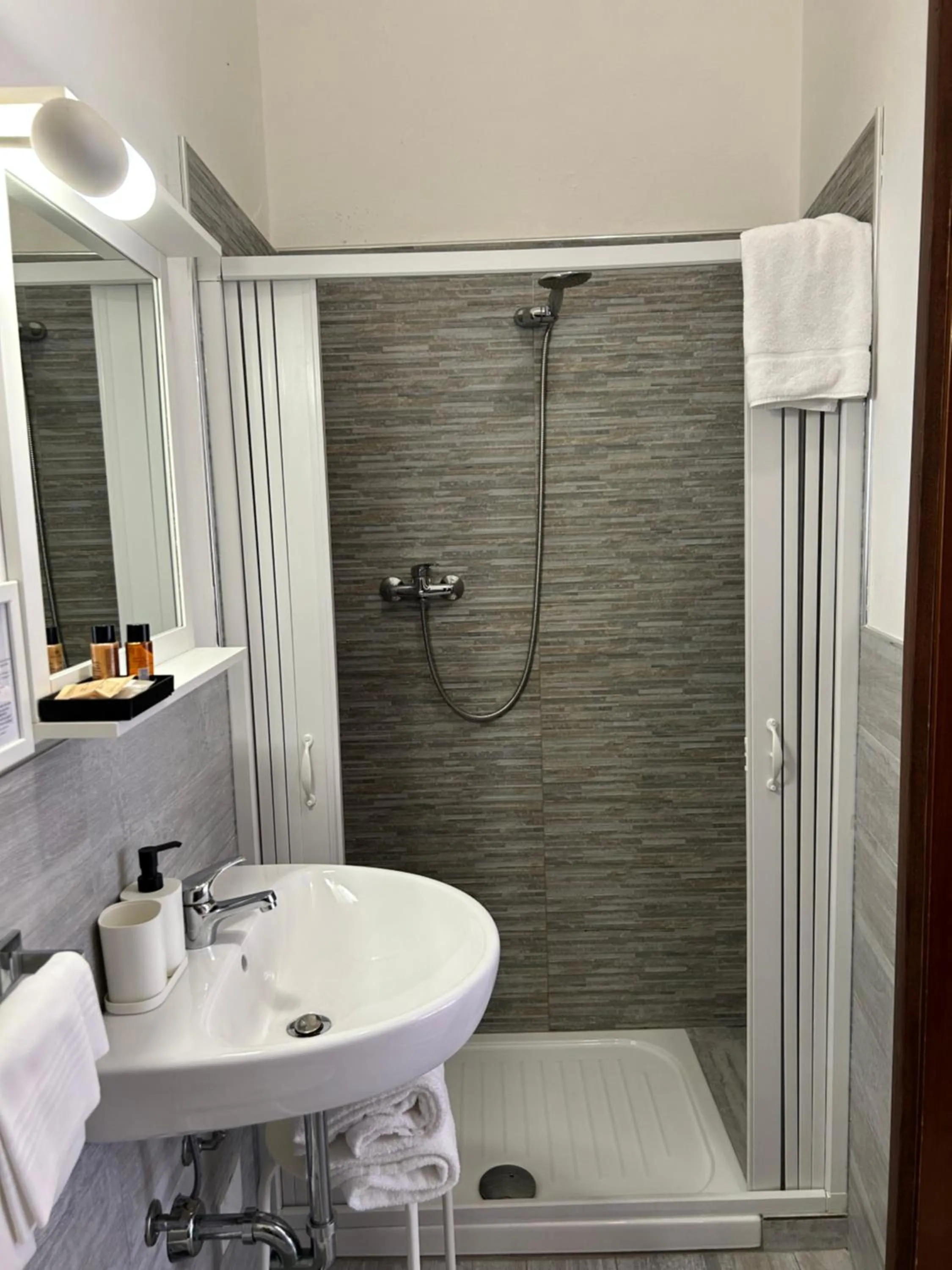 Bathroom in Hotel Cecile