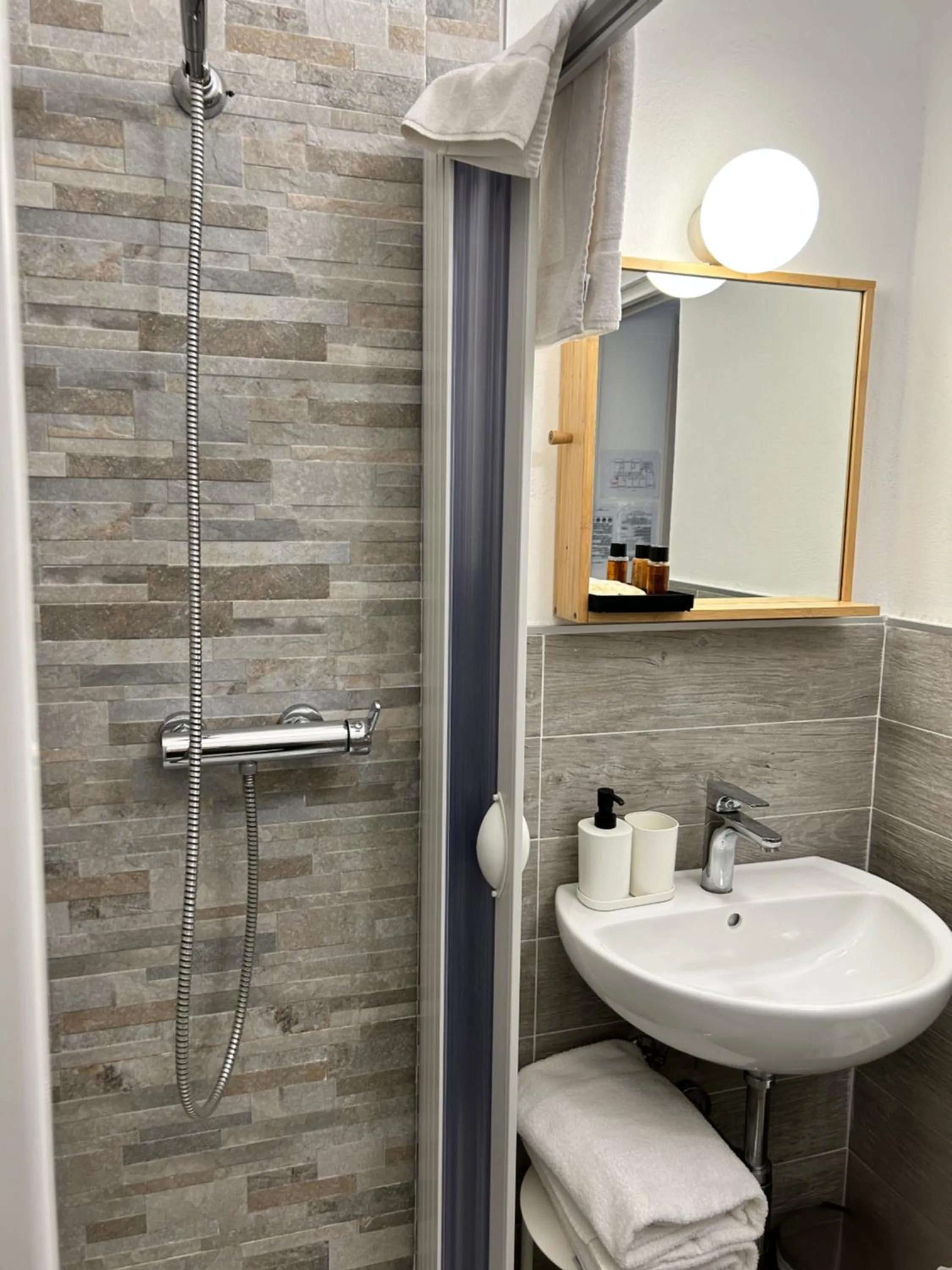 Bathroom in Hotel Cecile