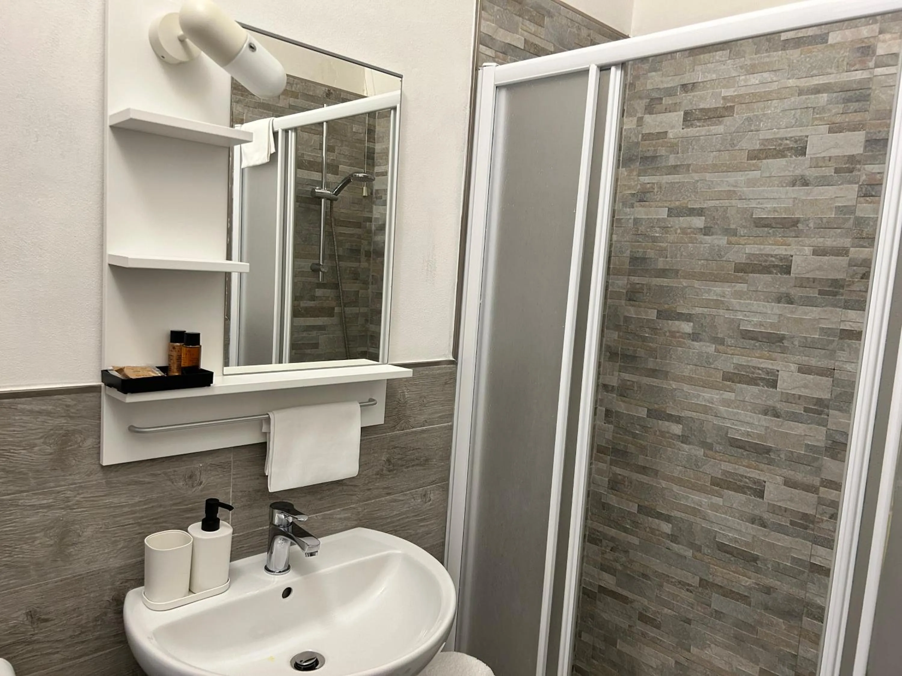 Bathroom in Hotel Cecile