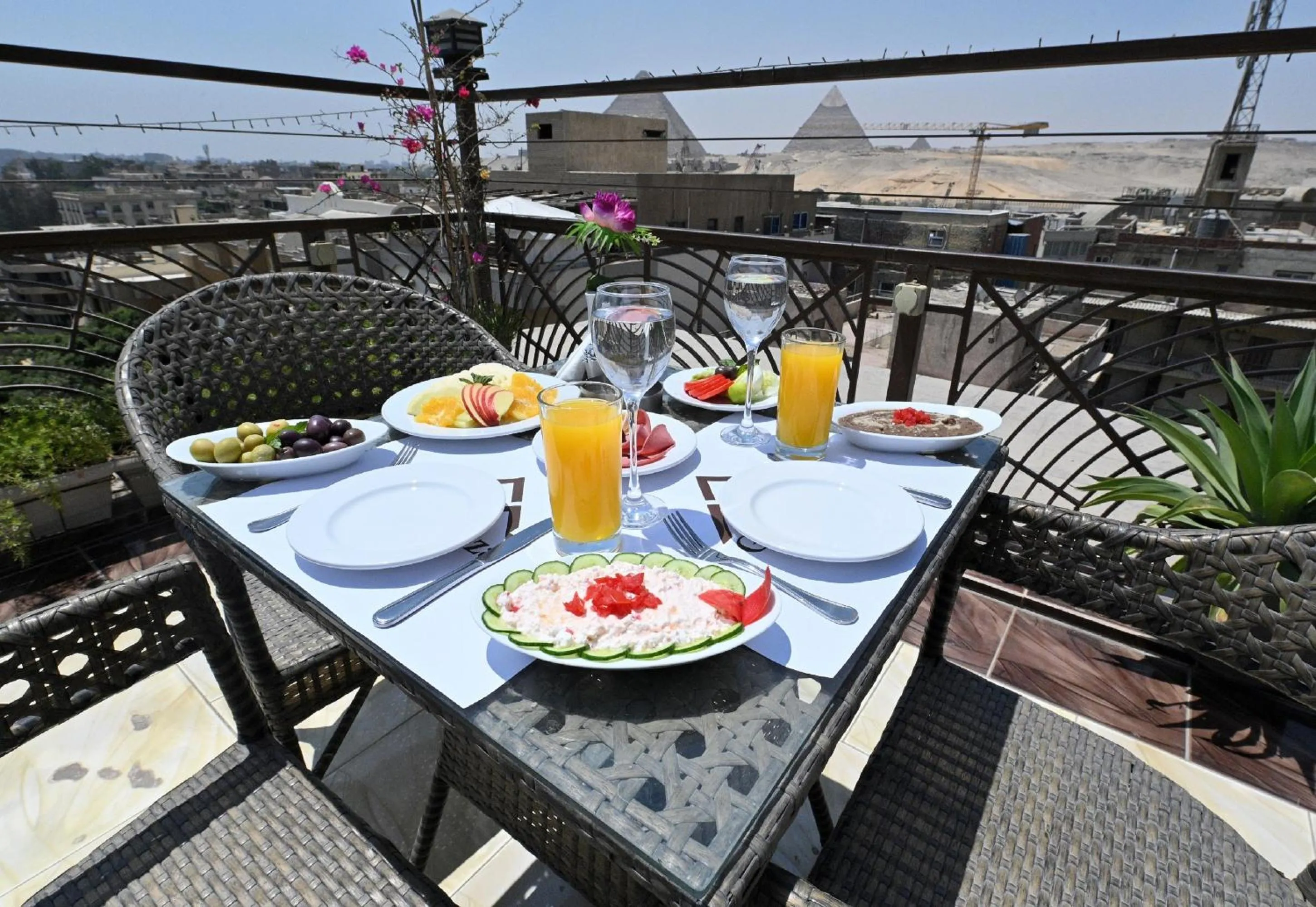 Restaurant/places to eat in Pyramids Gem Plaza Hotel