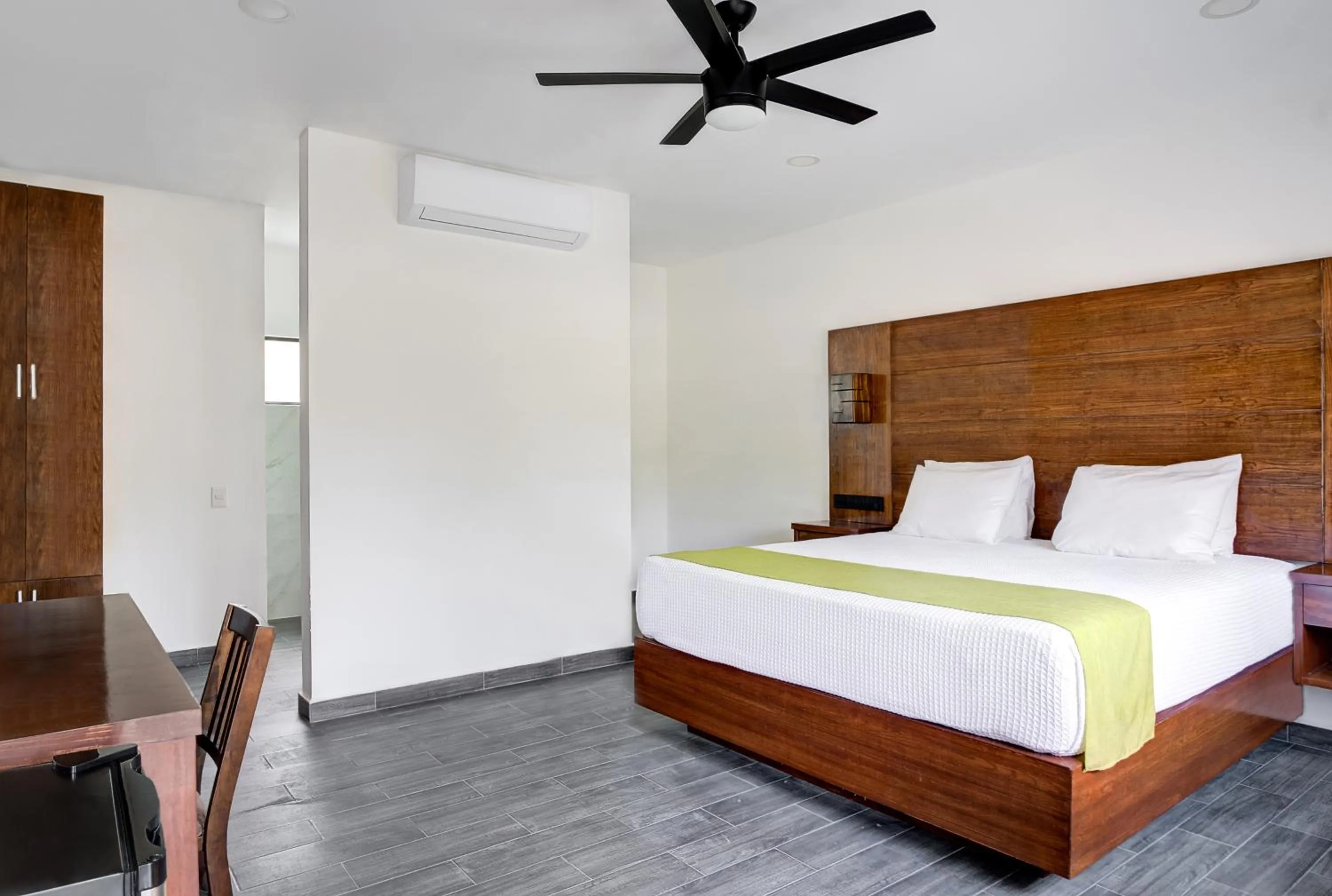 Photo of the whole room, Bed in Mayan Water Hotel