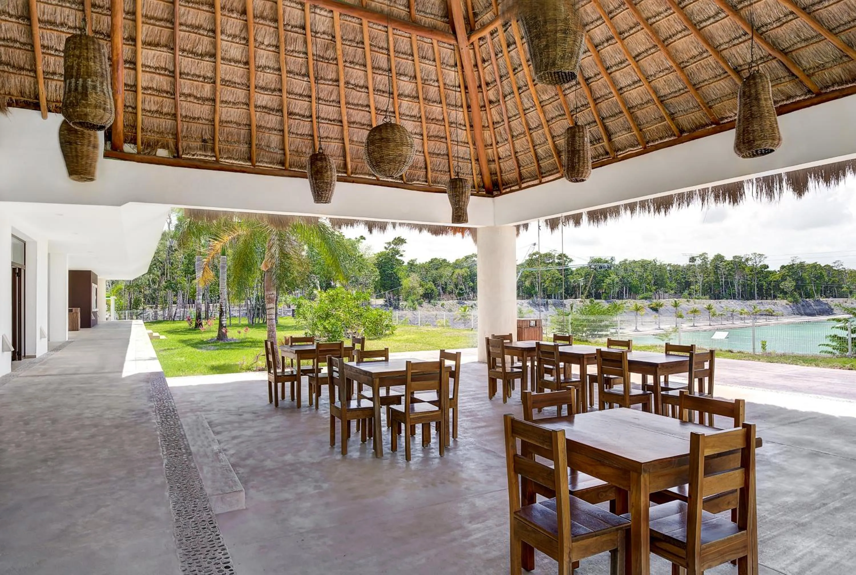 Restaurant/places to eat in Mayan Water Hotel