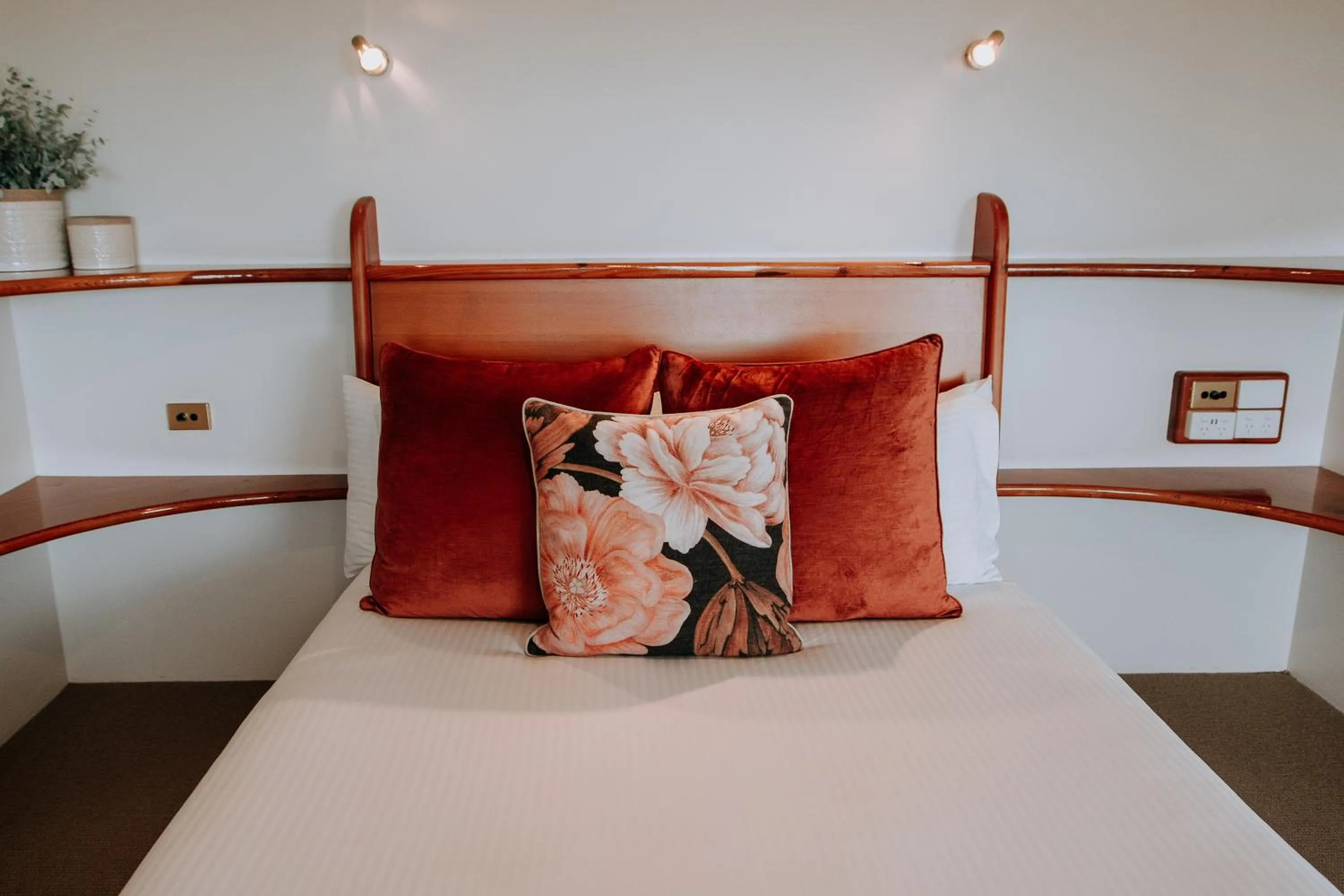 Bed in Eagle View Escape