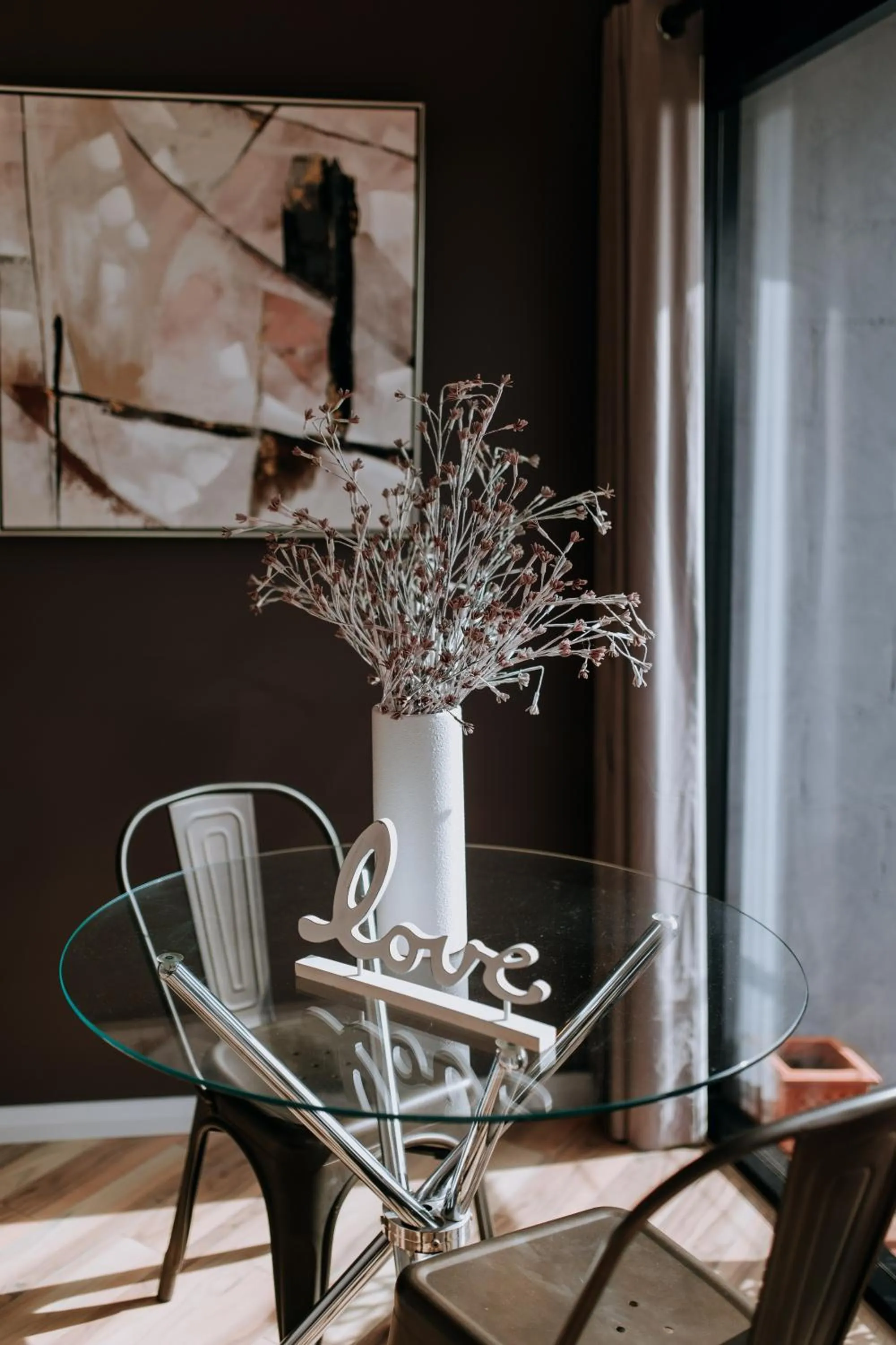 Dining area in Eagle View Escape