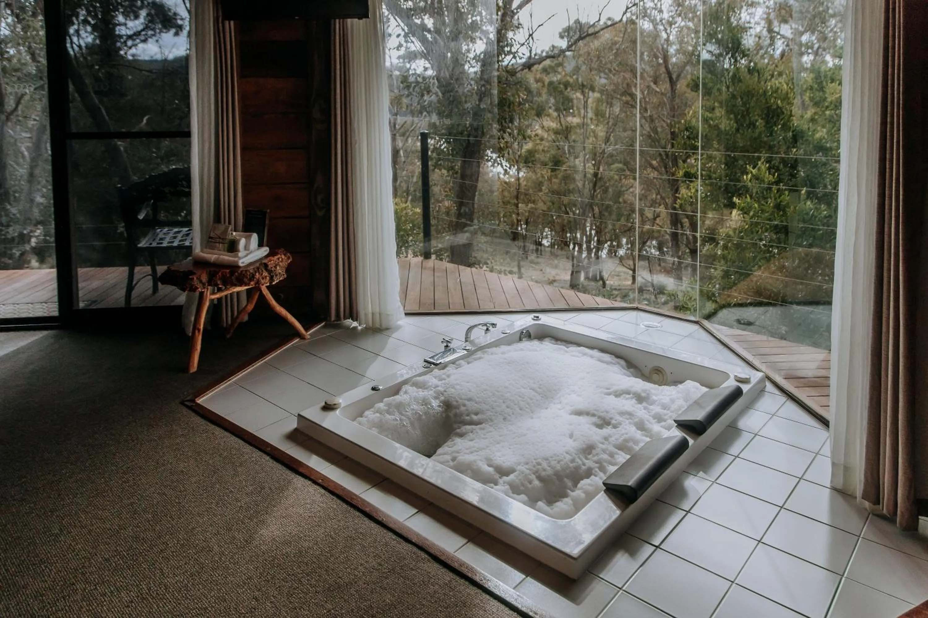 Hot Tub in Eagle View Escape