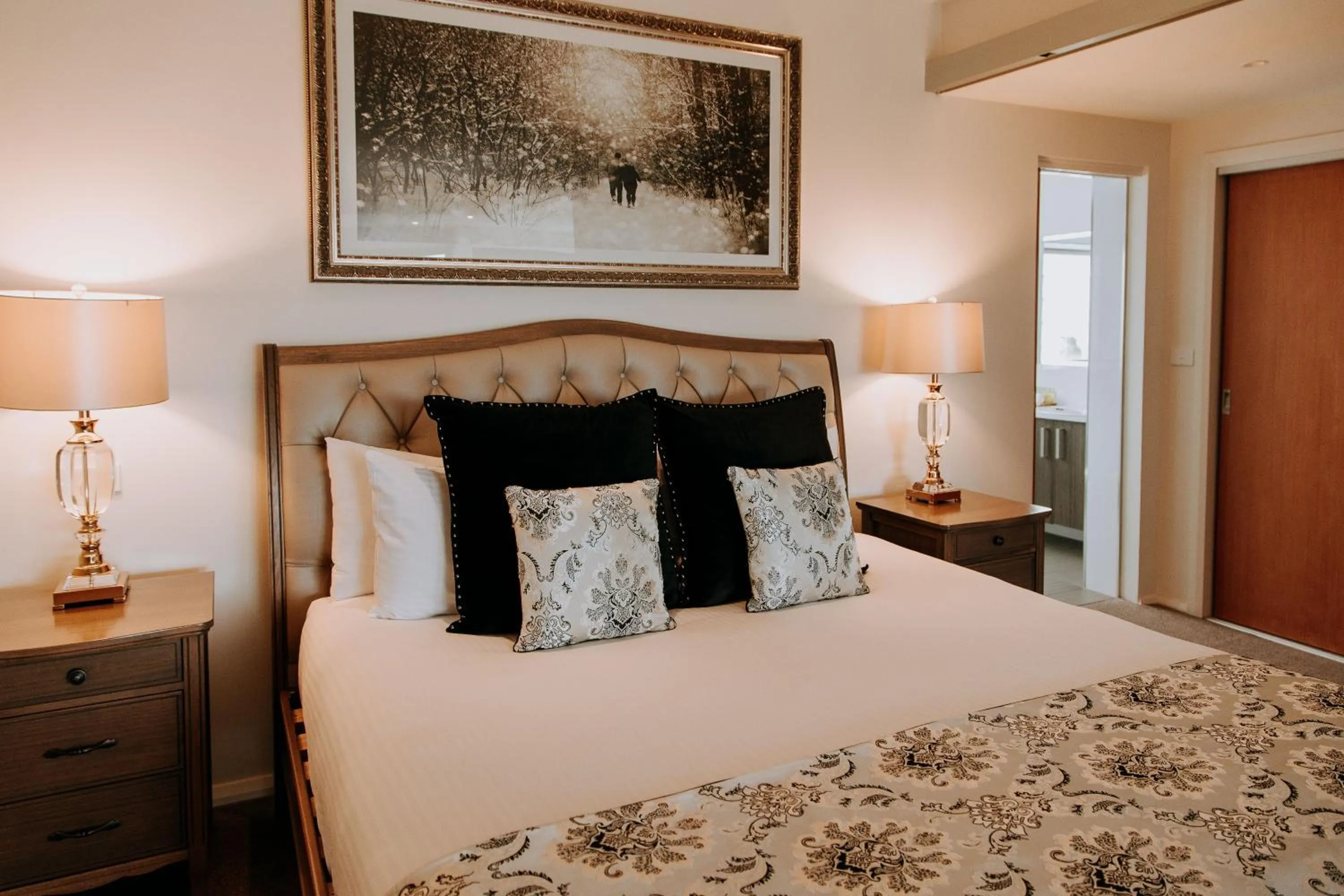 Bedroom, Bed in Eagle View Escape