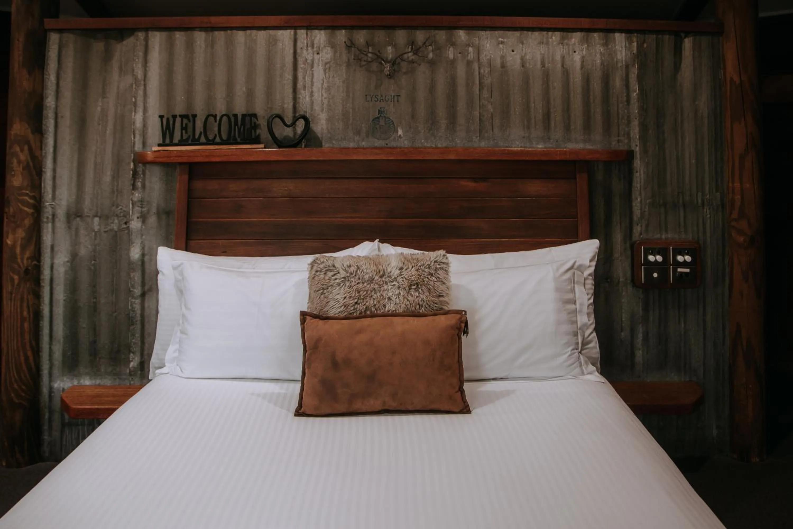 Bed in Eagle View Escape