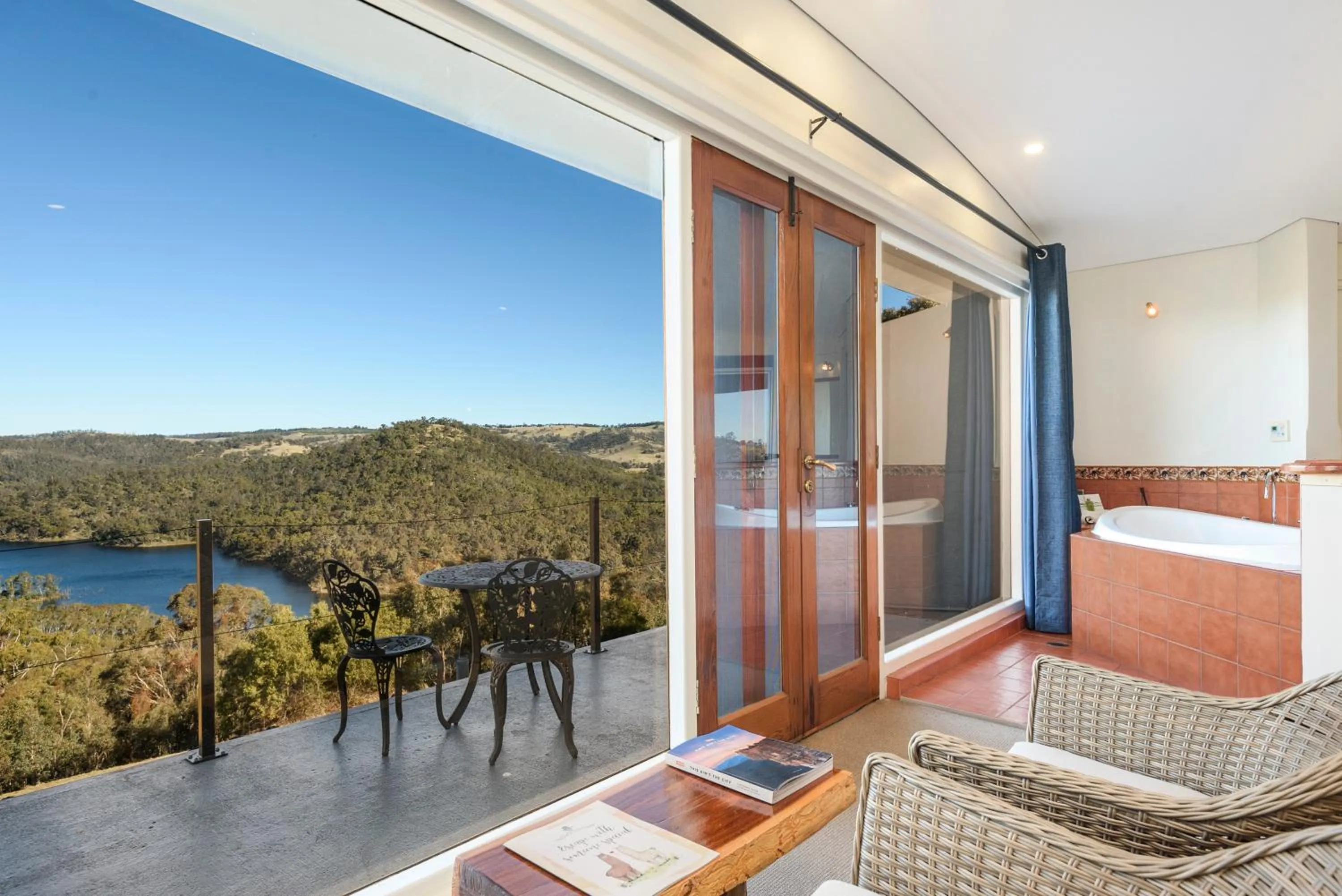 Lake view in Eagle View Escape