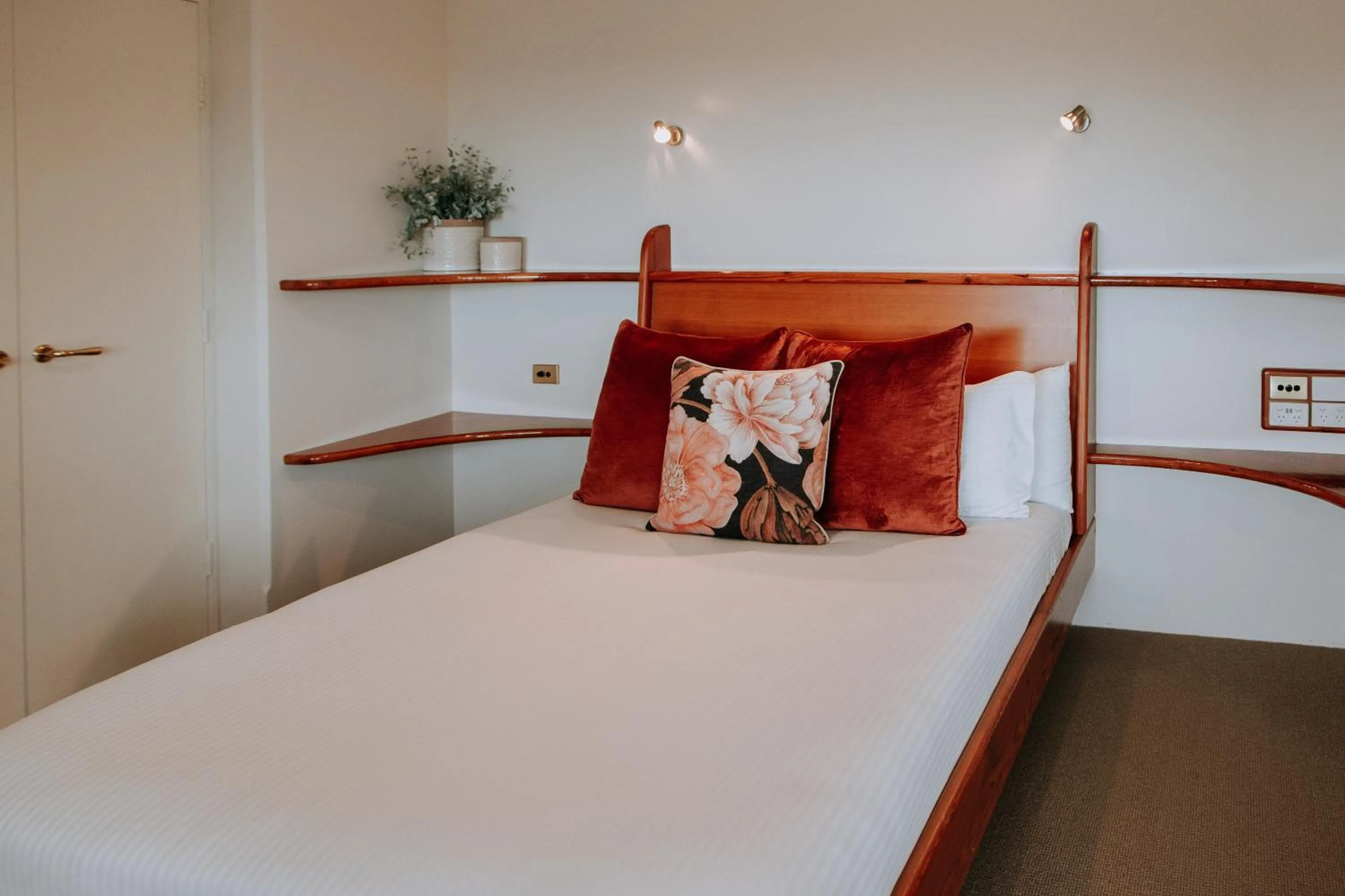 Bed in Eagle View Escape