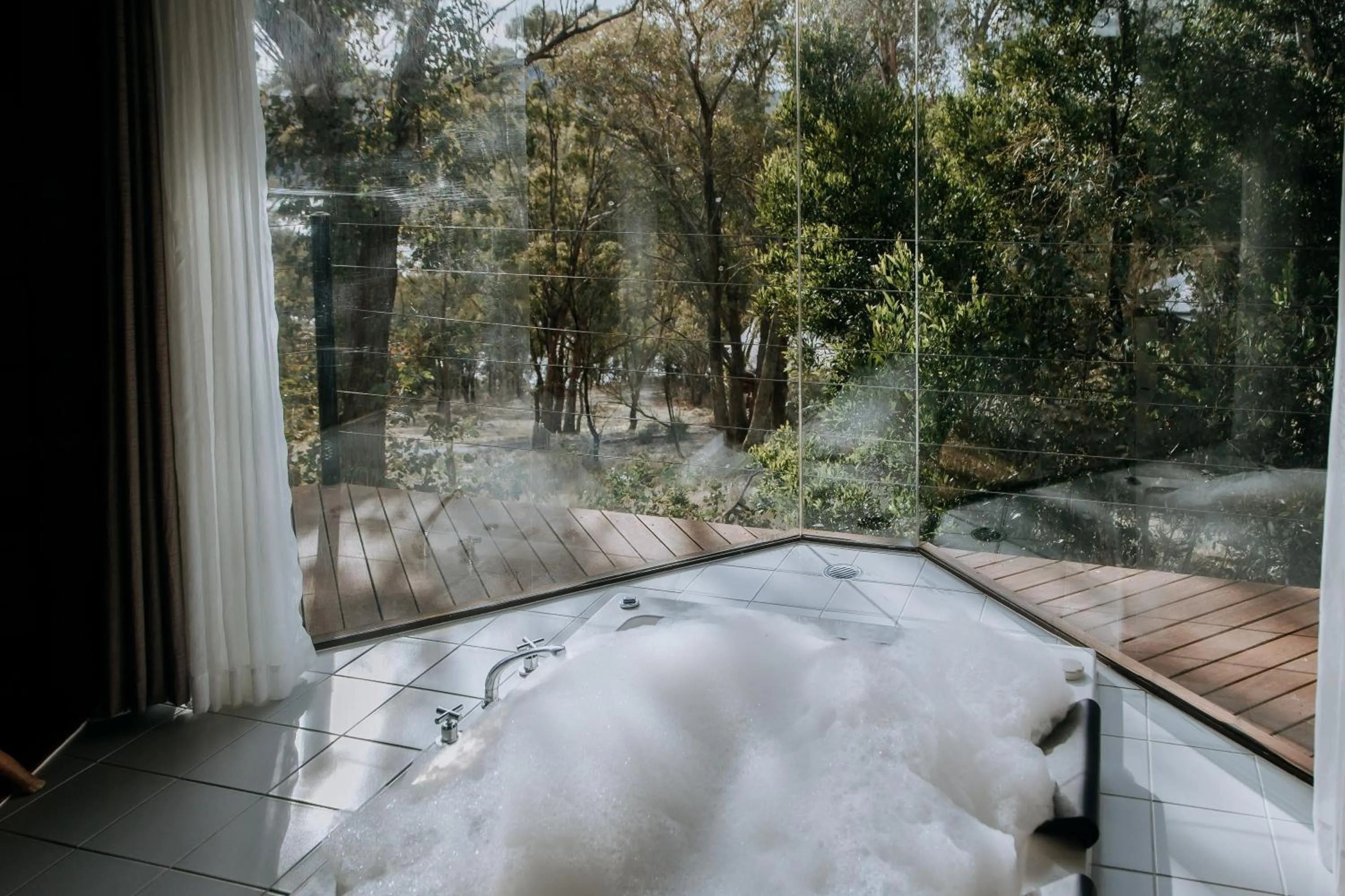 Hot Tub in Eagle View Escape