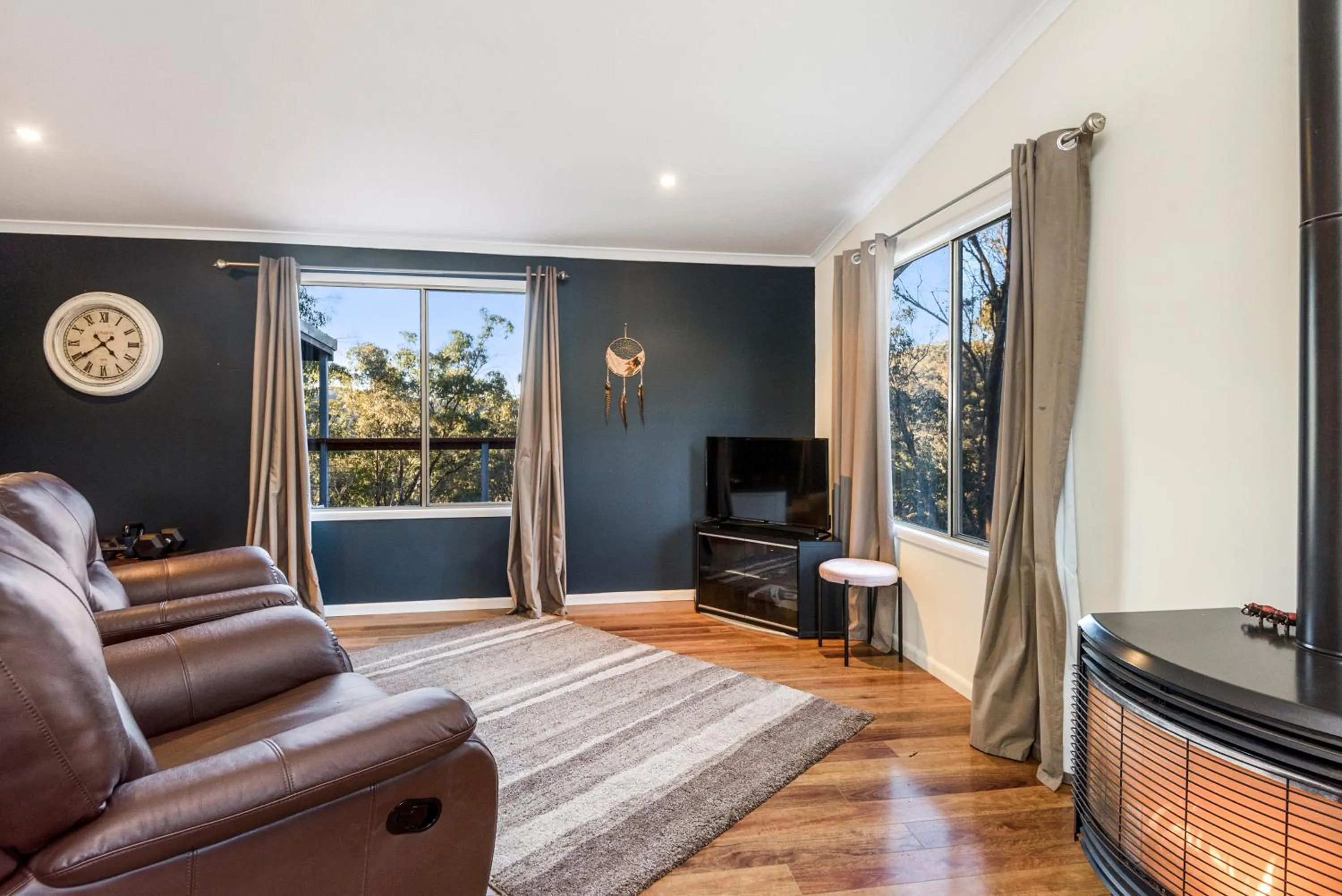 Living room in Eagle View Escape