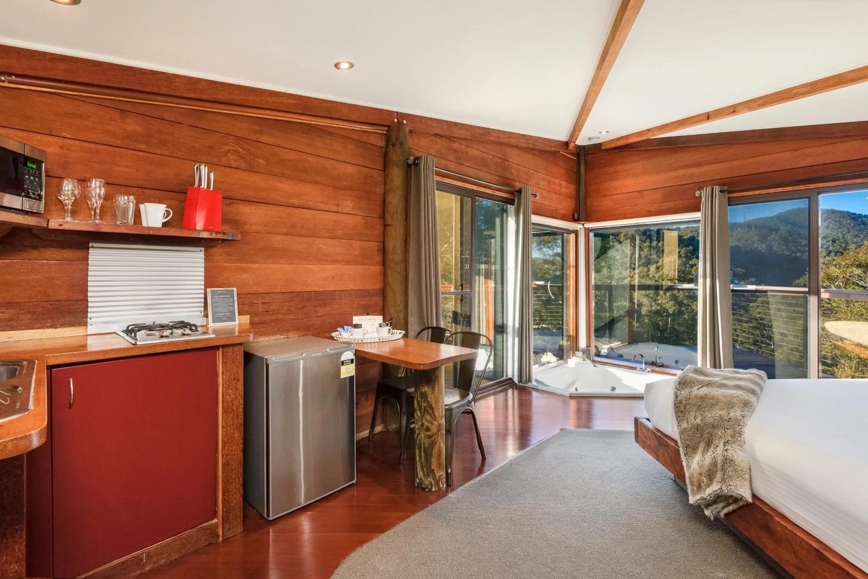 Bed in Eagle View Escape