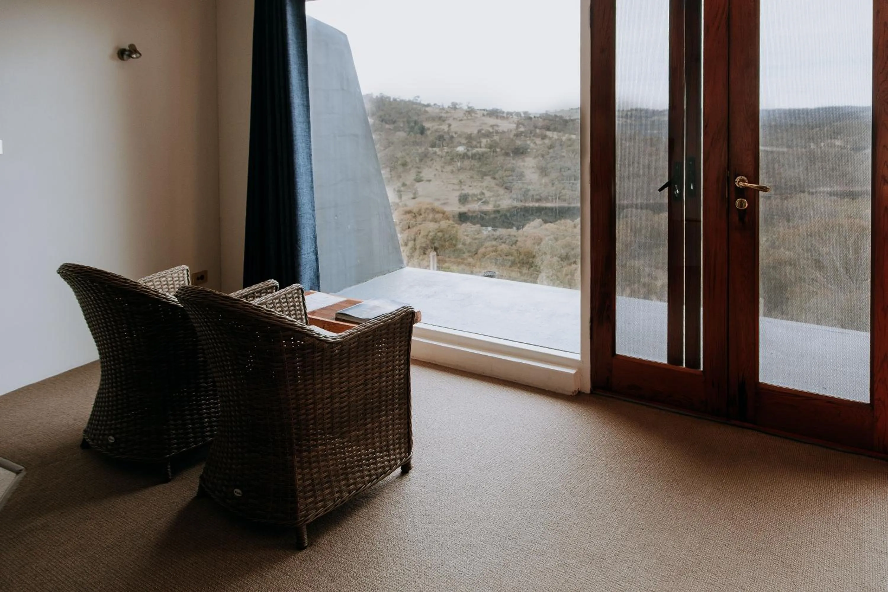 Seating area in Eagle View Escape