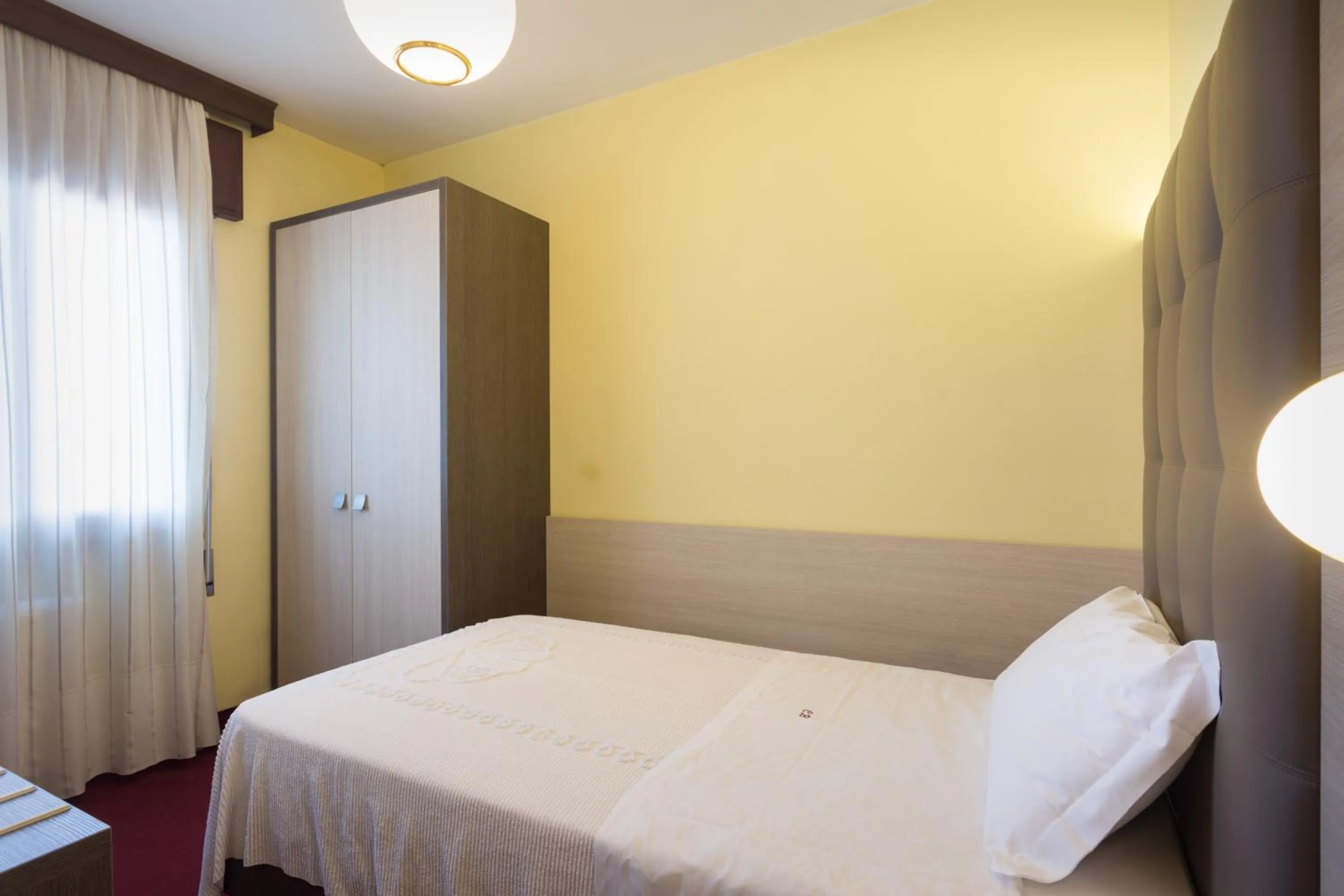 Bed in Park Hotel Ristorante Ca' Bianca