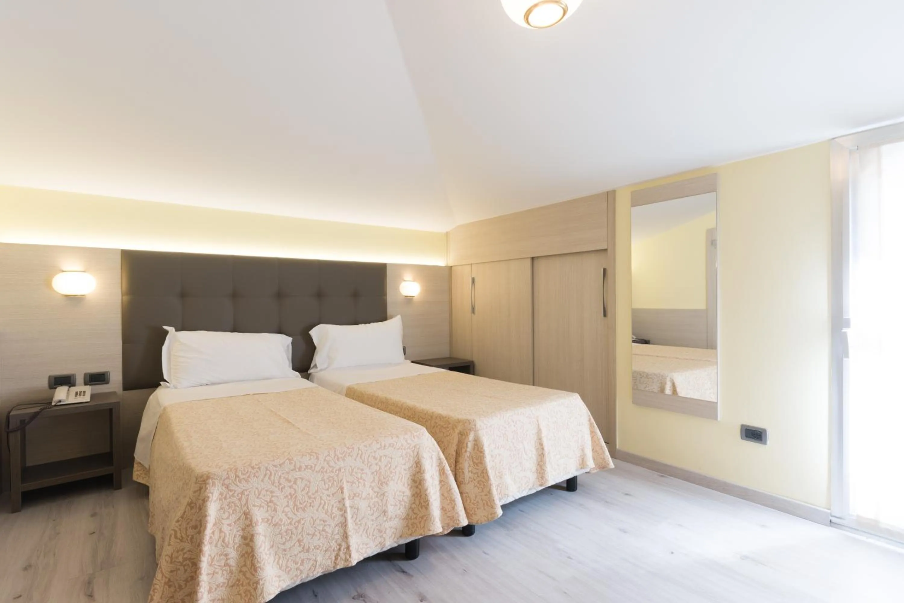 Bed in Park Hotel Ristorante Ca' Bianca