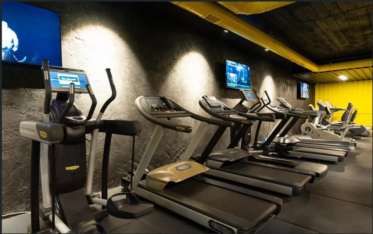 Fitness centre/facilities in Leonis Hotel