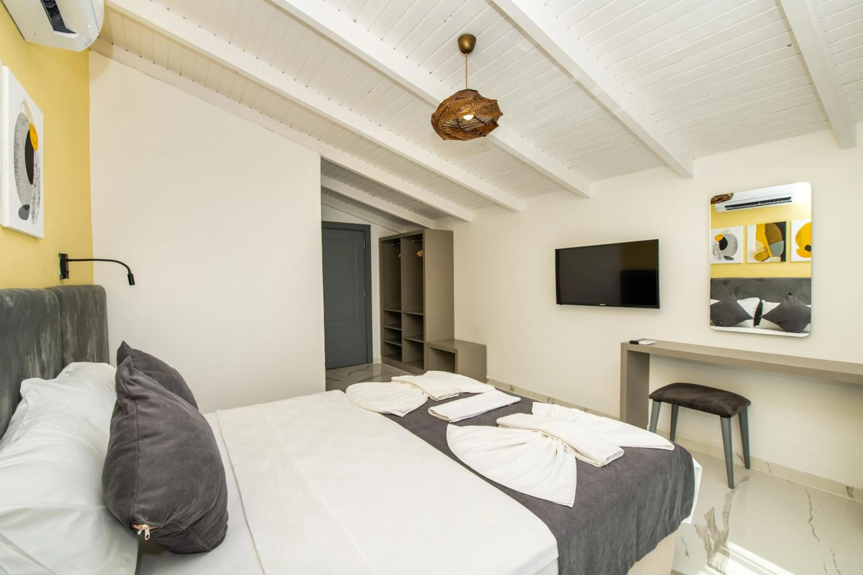 Photo of the whole room in Leonis Hotel