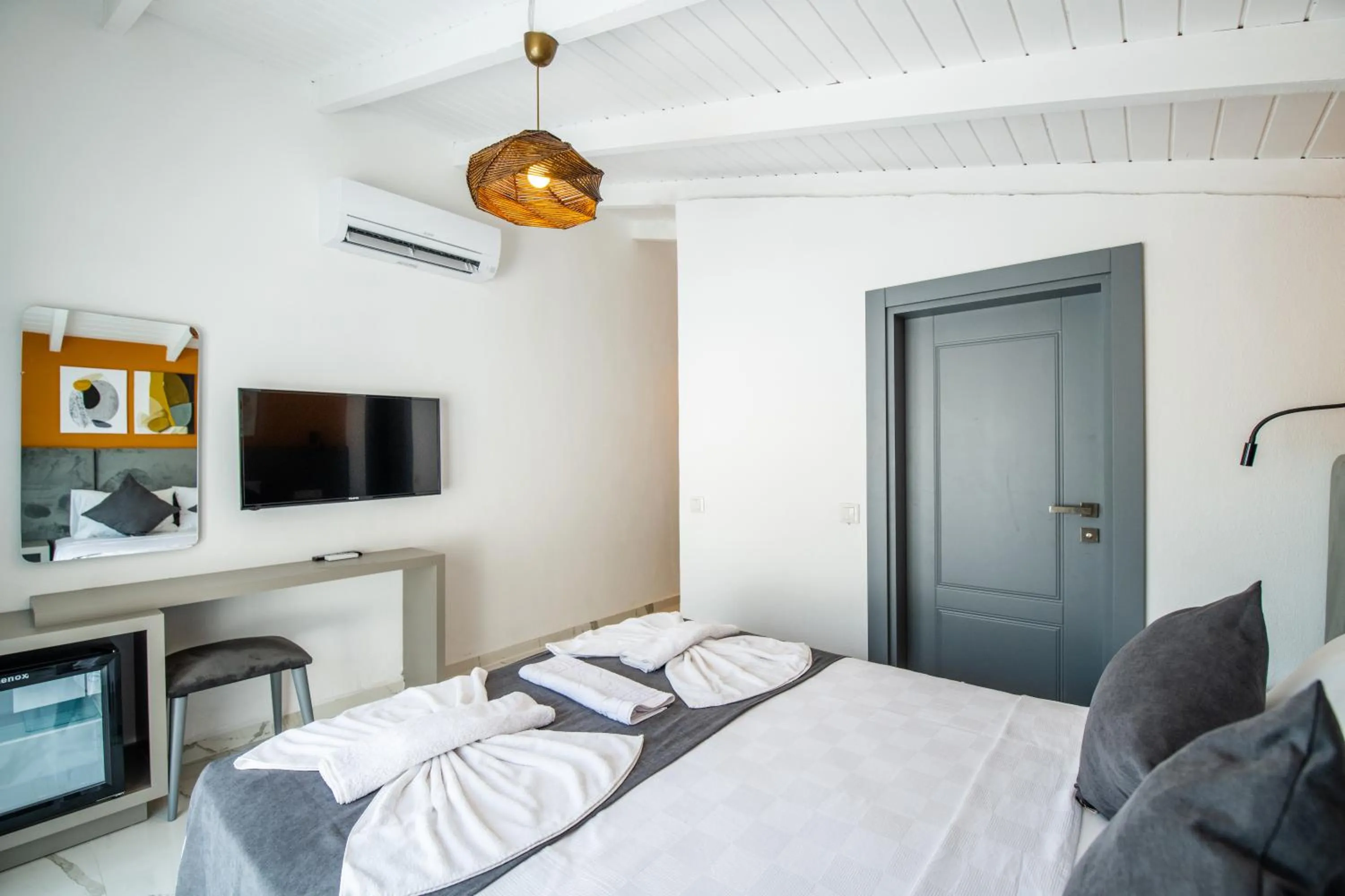 Photo of the whole room in Leonis Hotel