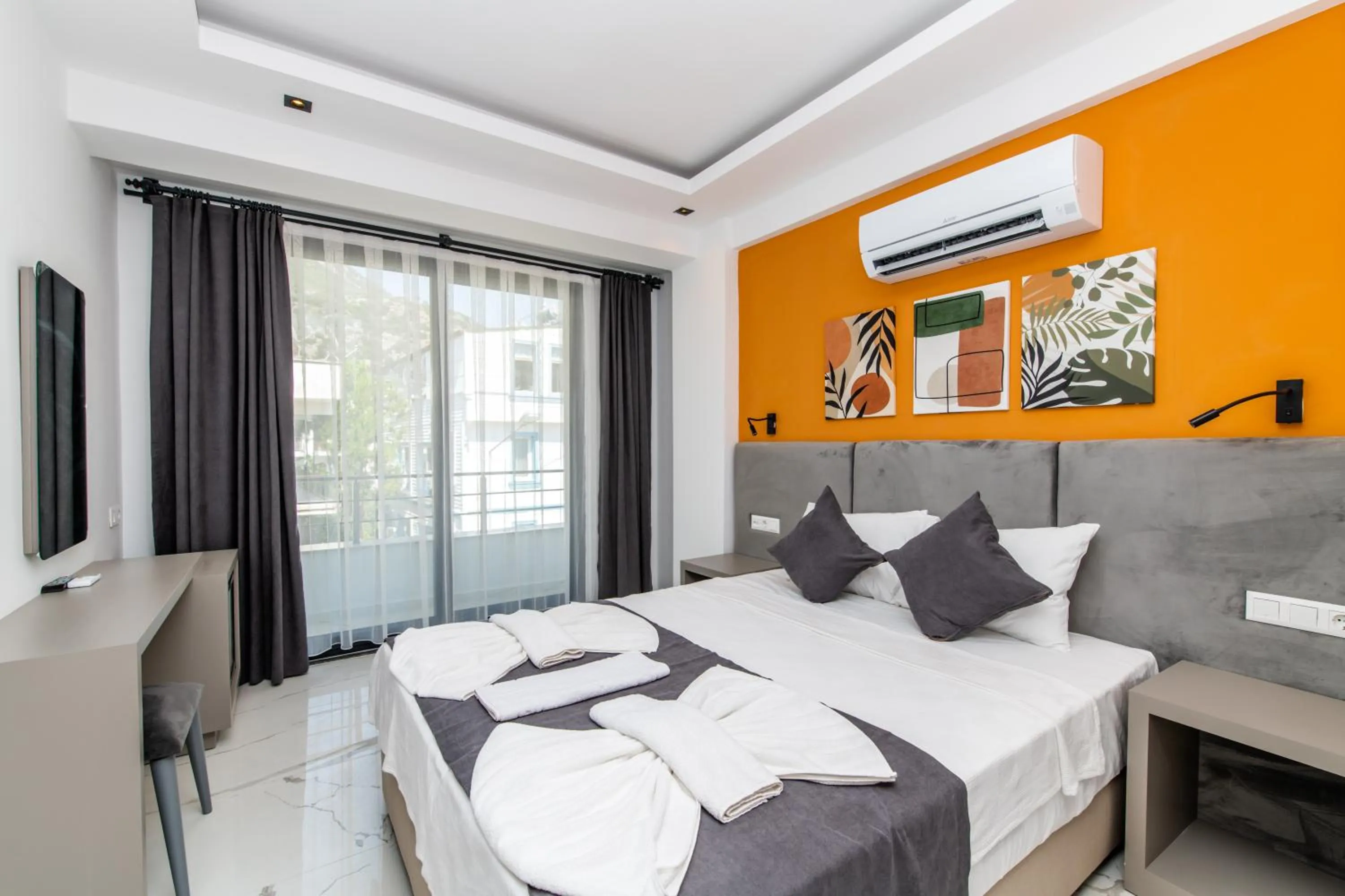 Photo of the whole room in Leonis Hotel