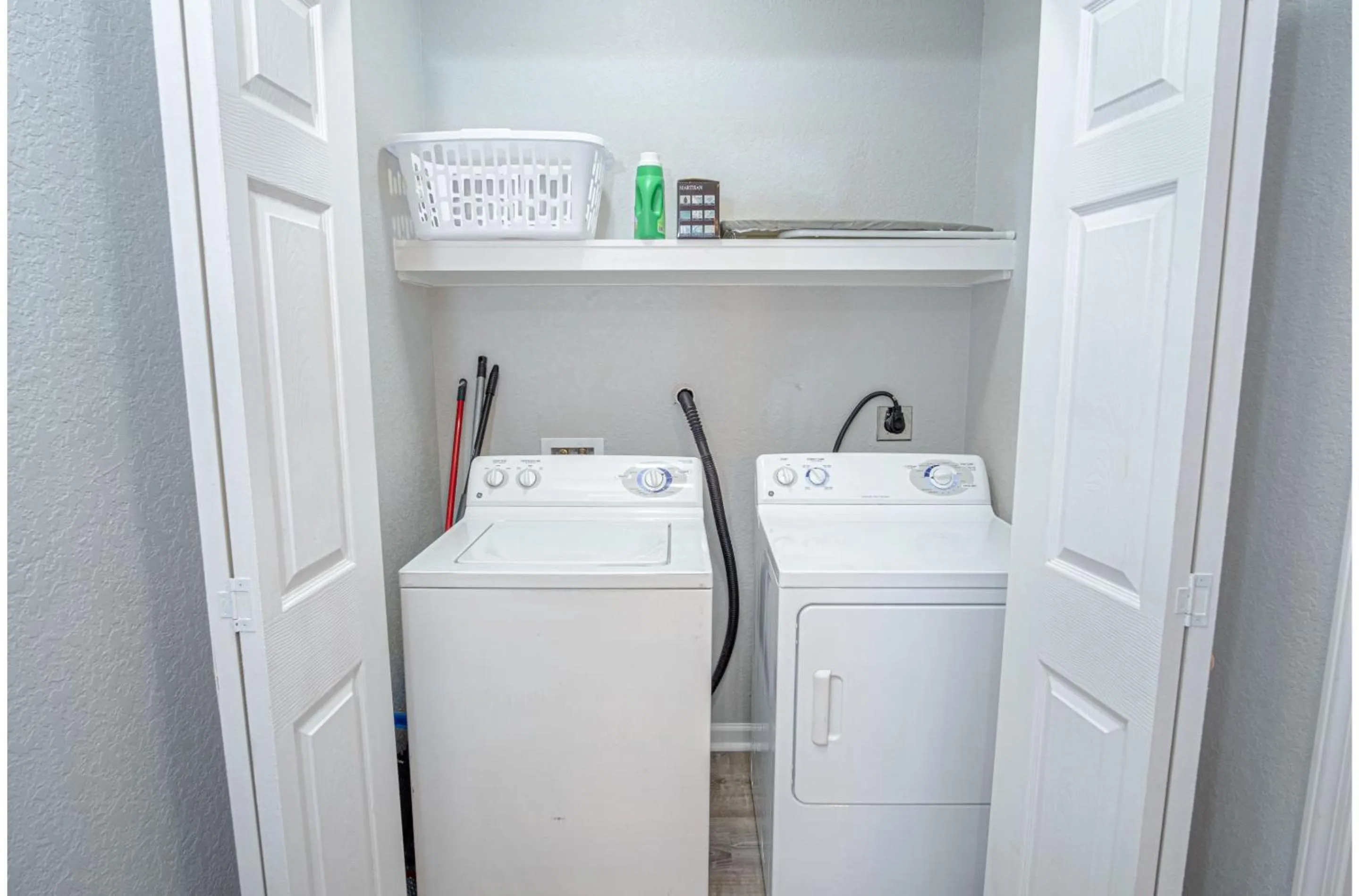 laundry in Newly Remodeled 4BR 2BA Near Amazing Downtown