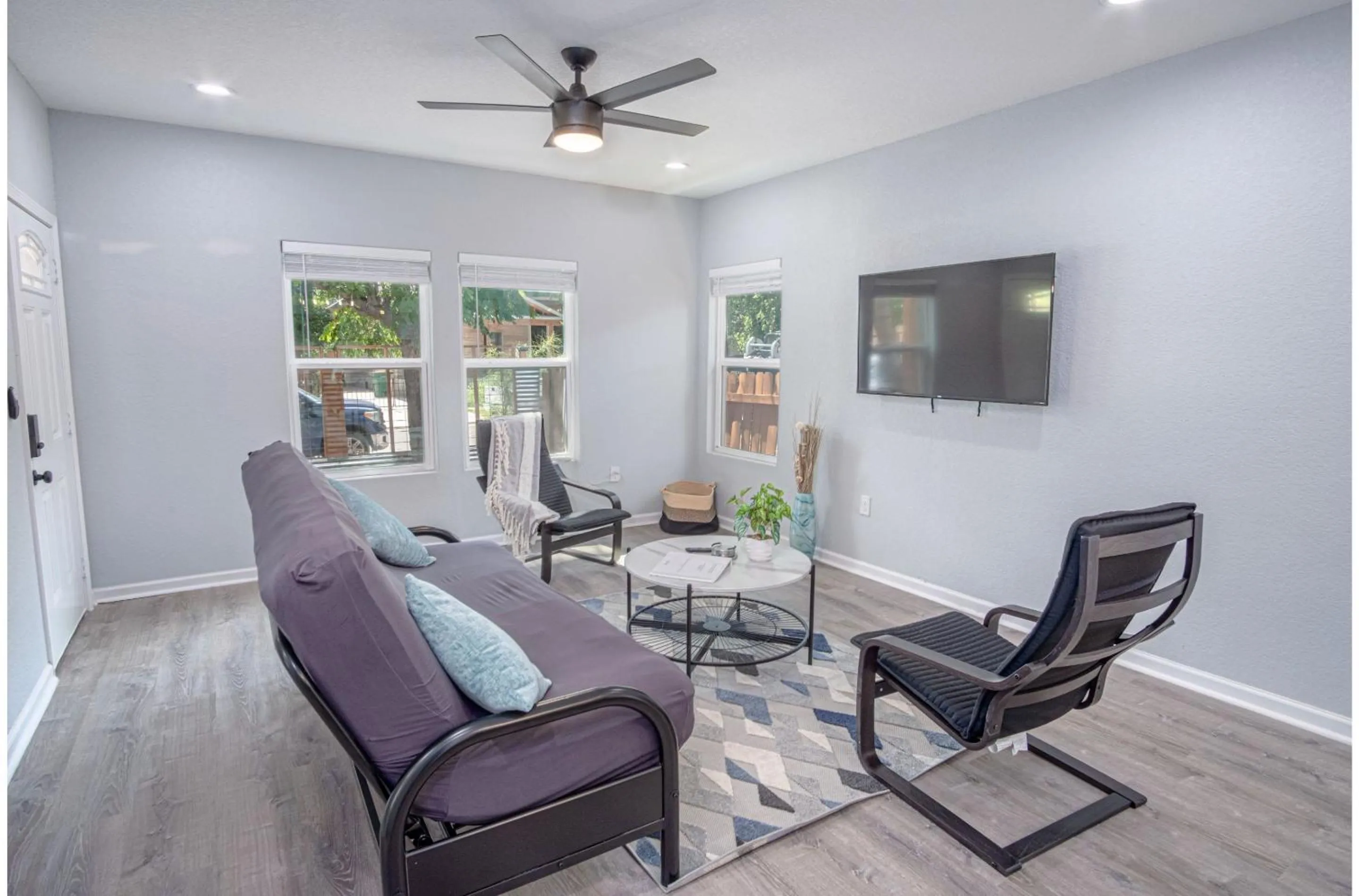 Living room in Newly Remodeled 4BR 2BA Near Amazing Downtown