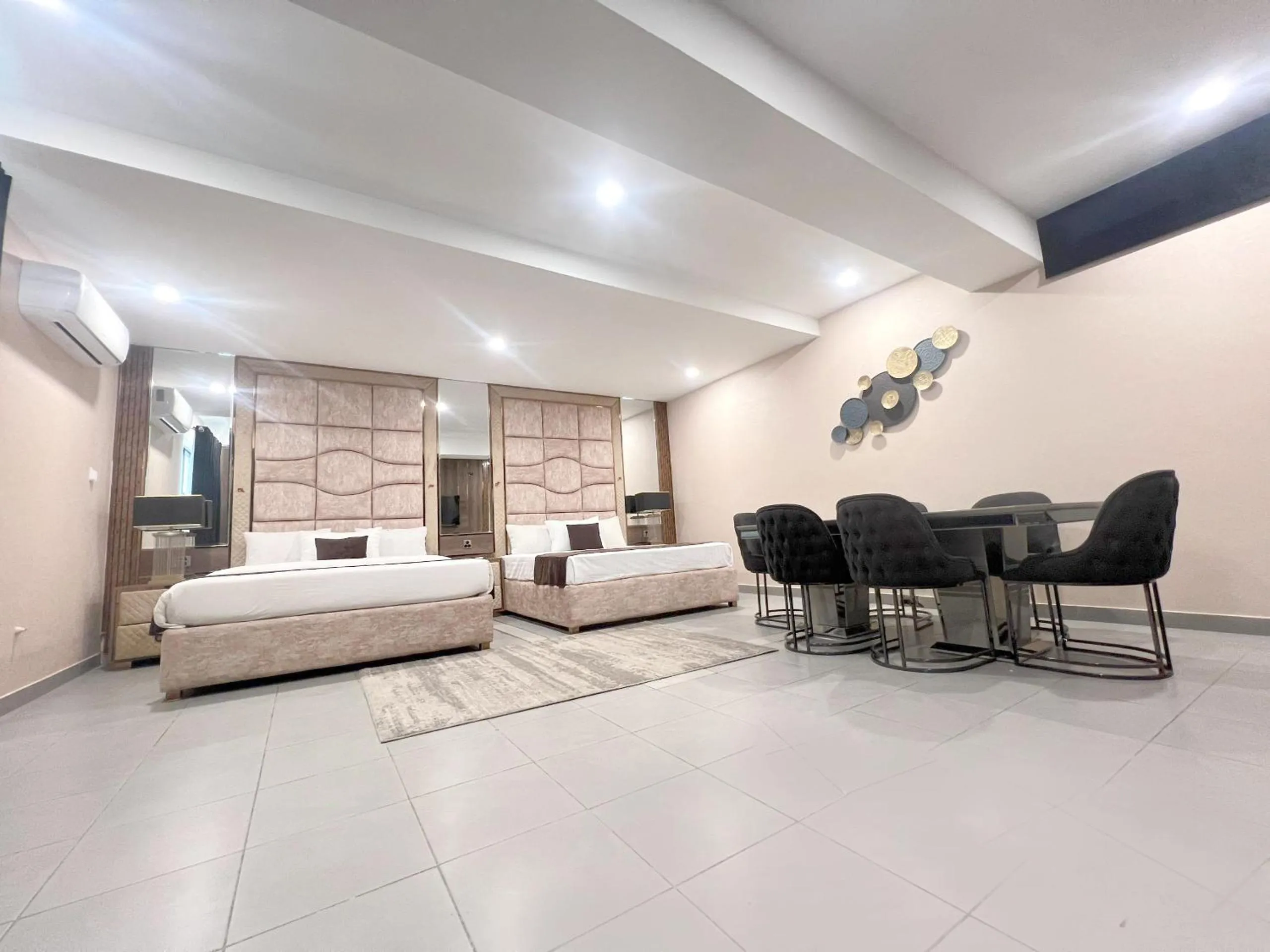 Bed in OXVUE Boutique Hotel