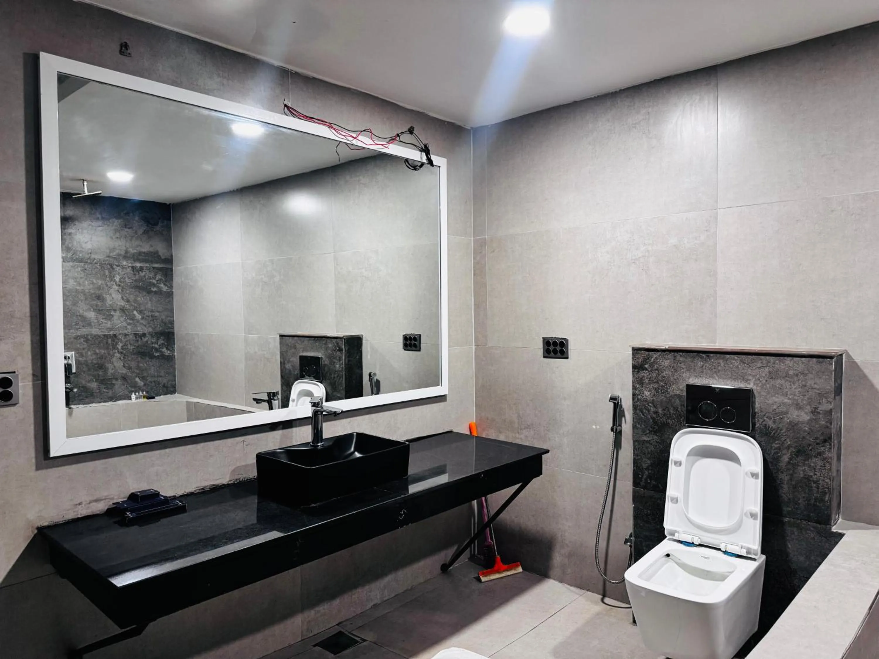 Toilet in OXVUE Boutique Hotel