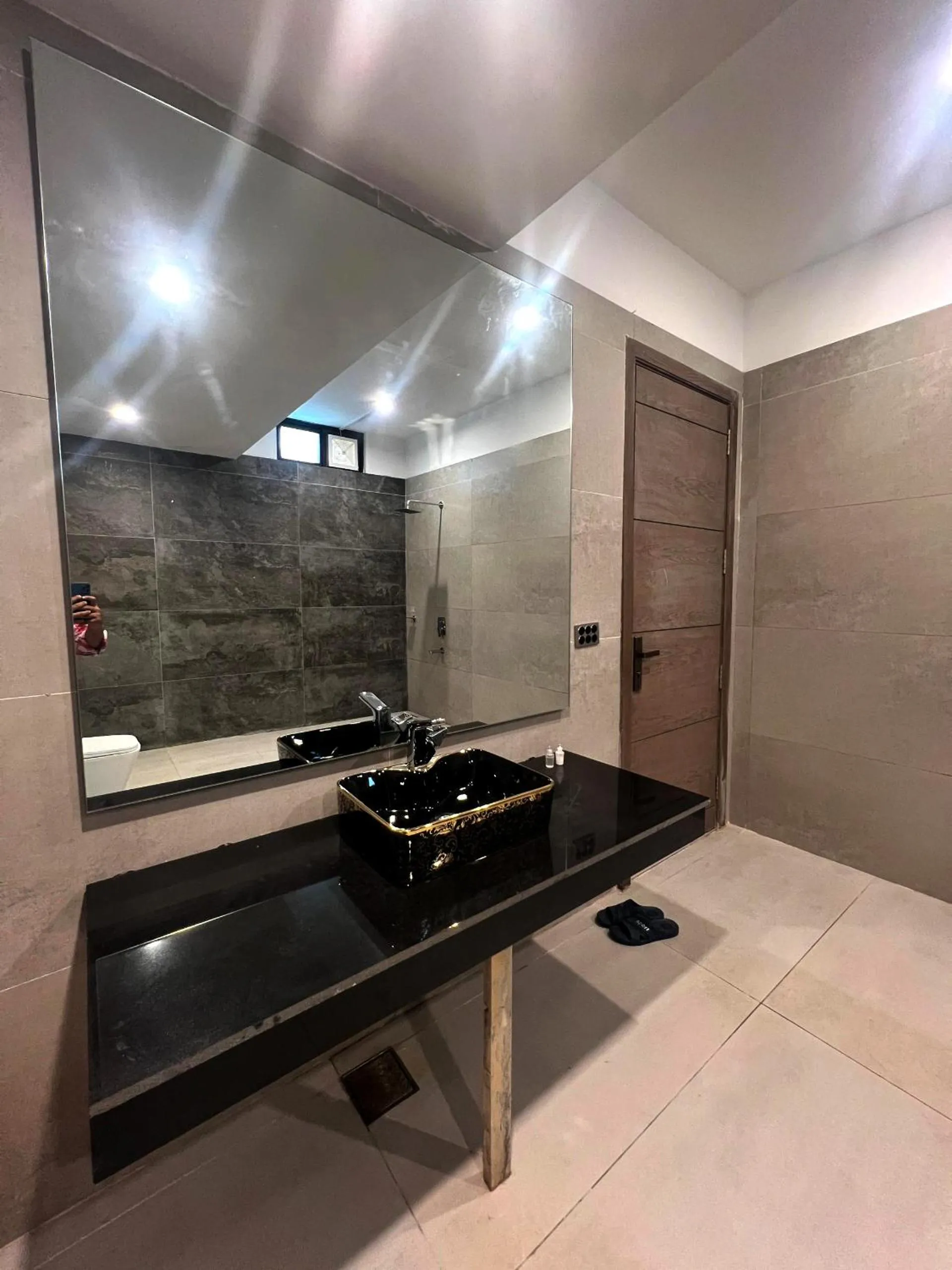 Shower in OXVUE Boutique Hotel