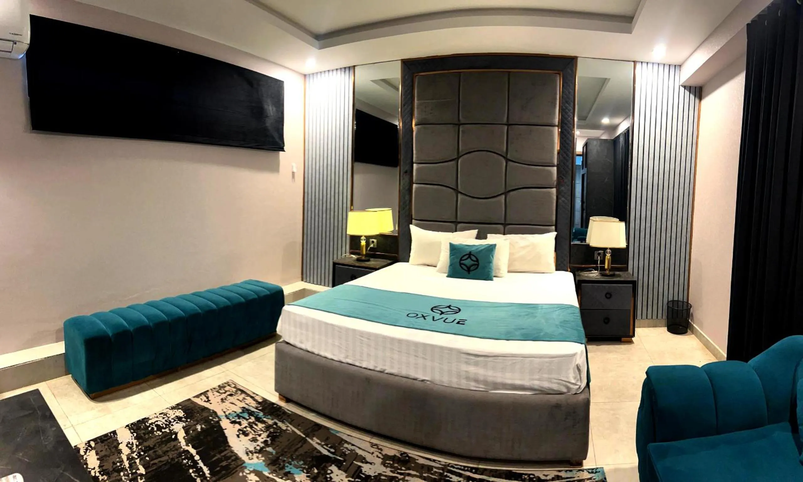 Communal lounge/ TV room, Bed in OXVUE Boutique Hotel