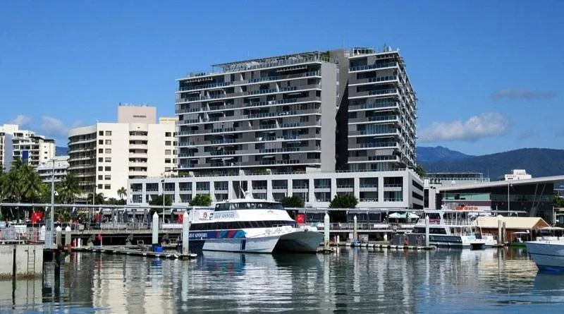 Property building in Lovely One Bedroom Apartment "Cairns Harbour Lights"