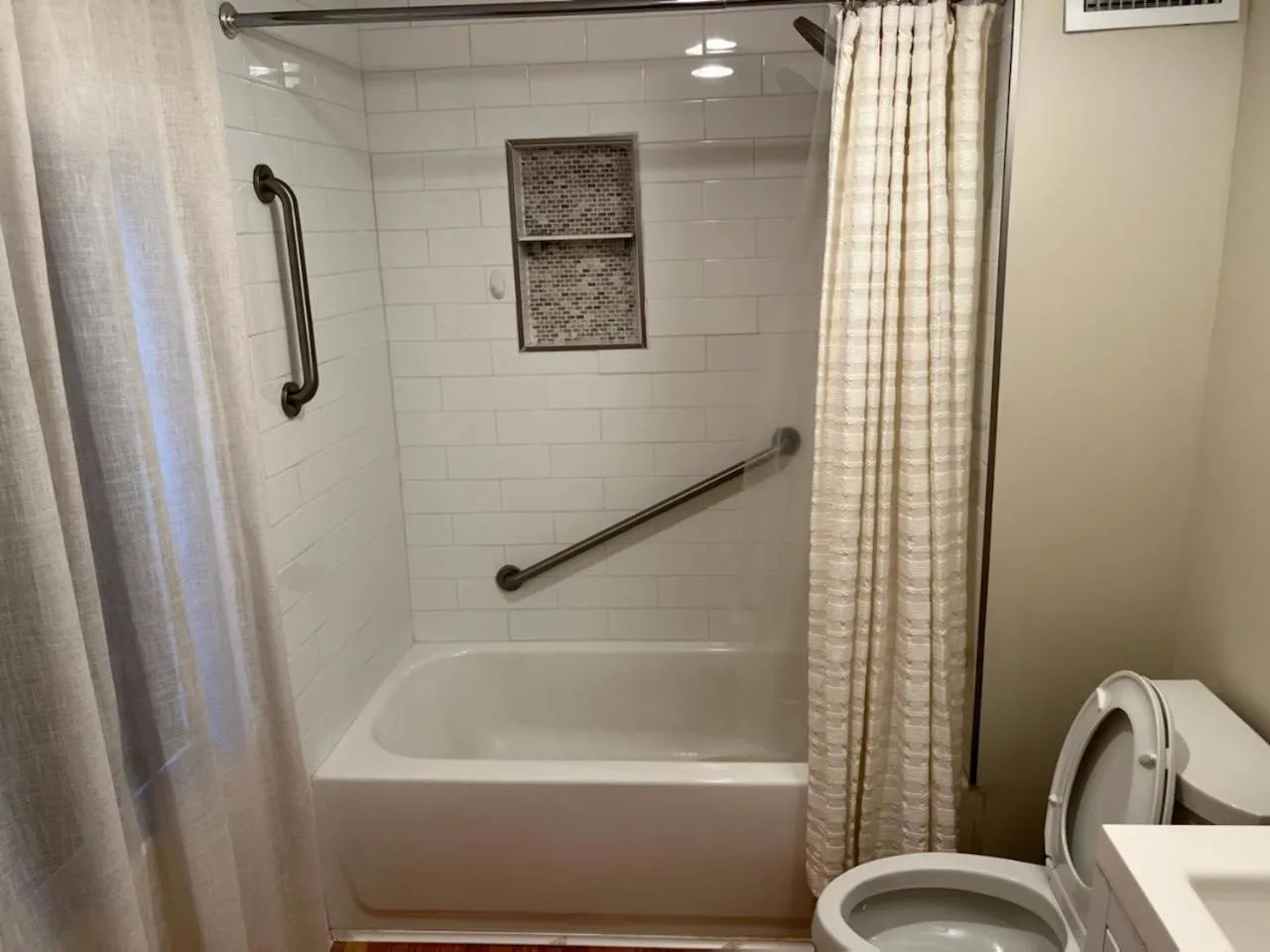 Come As You Are Inn LLC