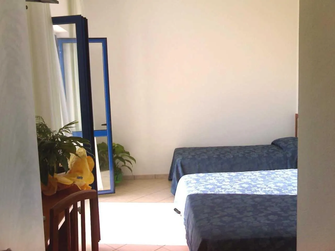 Bedroom, Bed in Sea Garden Hotel