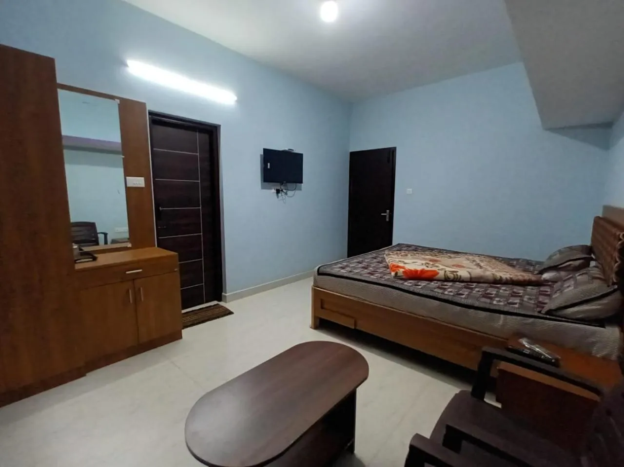 Bed in Karpagam Residency