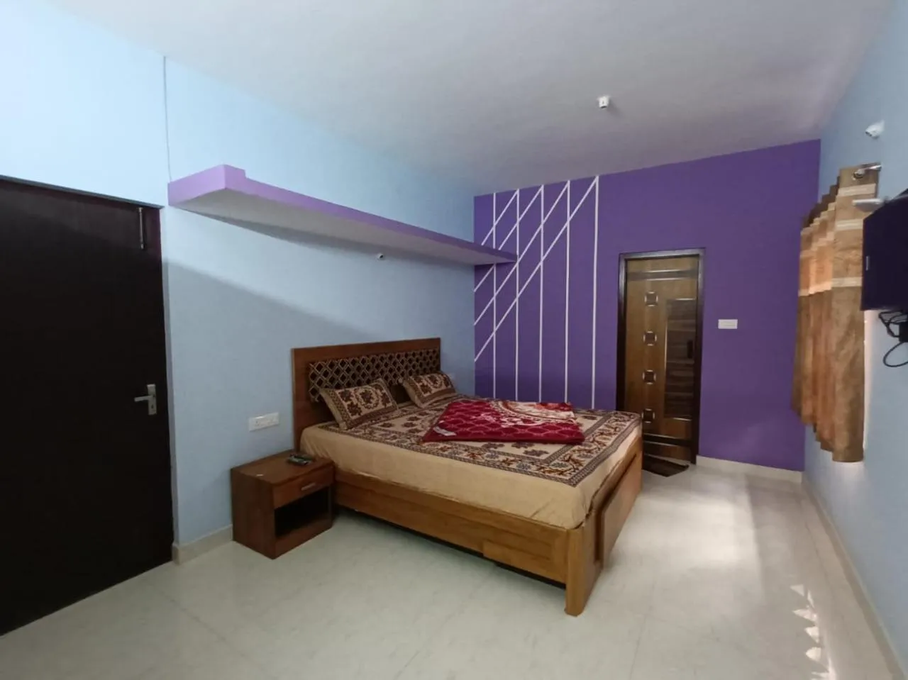 Bed in Karpagam Residency